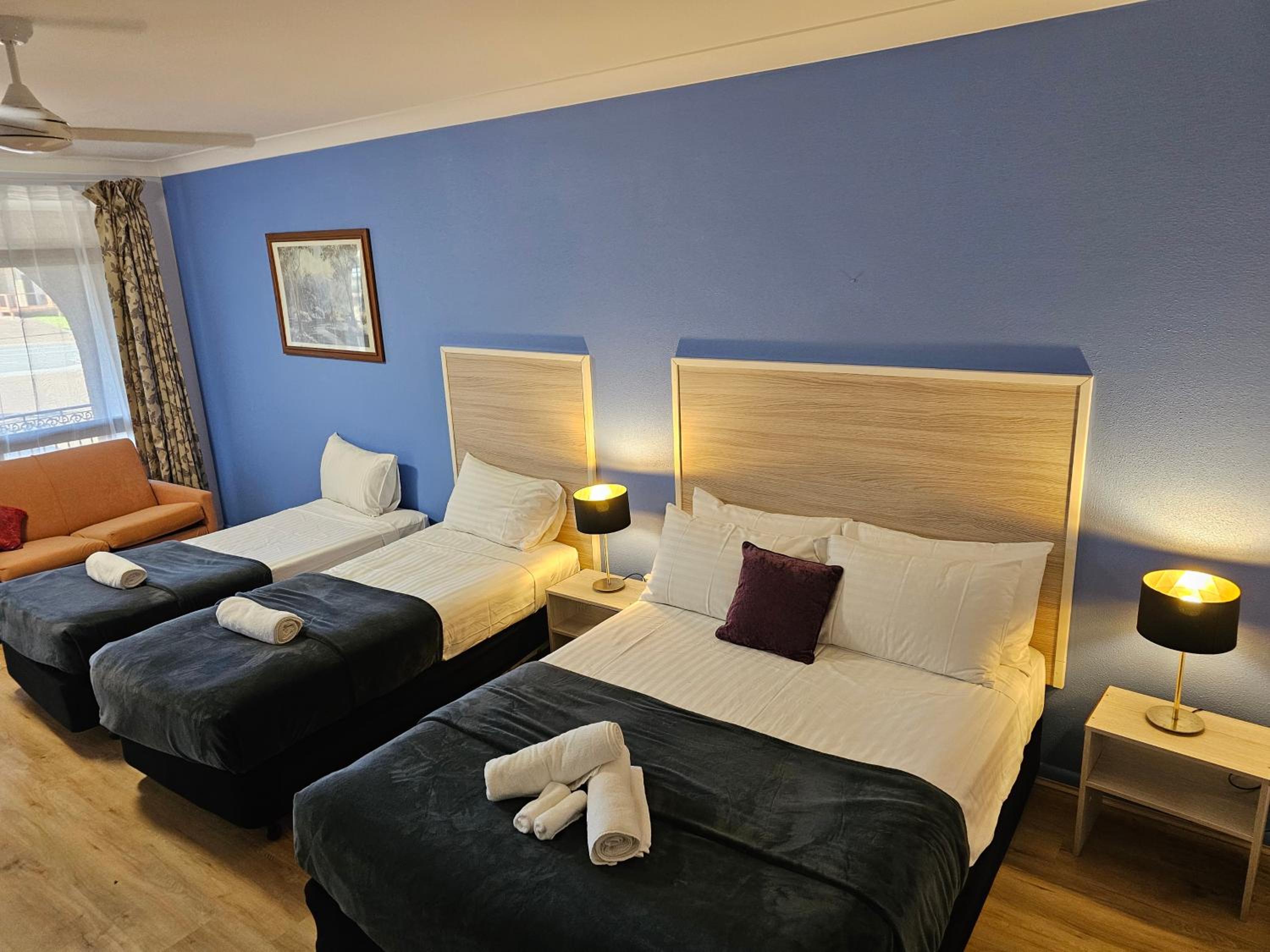 Family Room - Photo 10