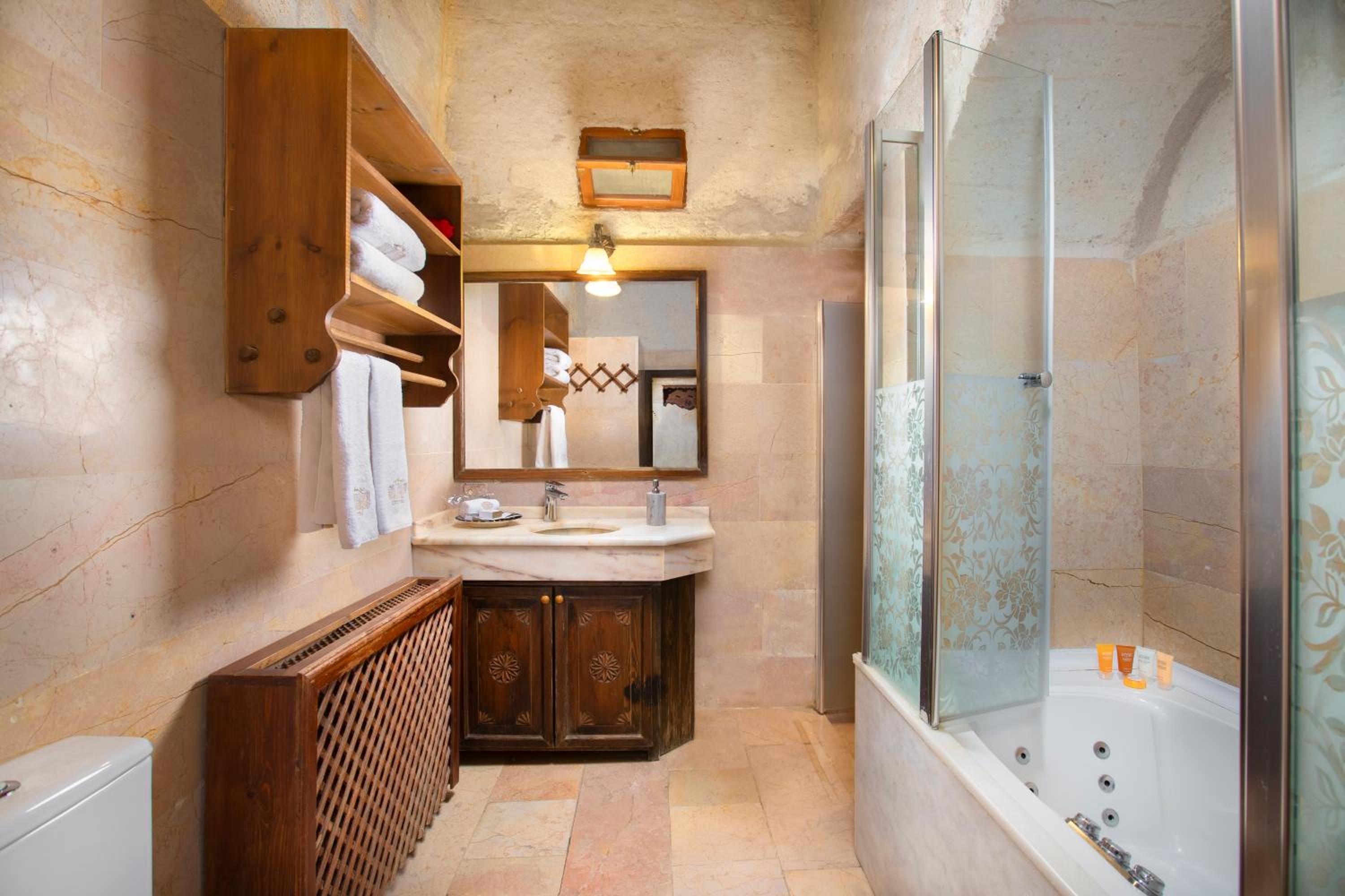 Deluxe Cave Room - Photo 17