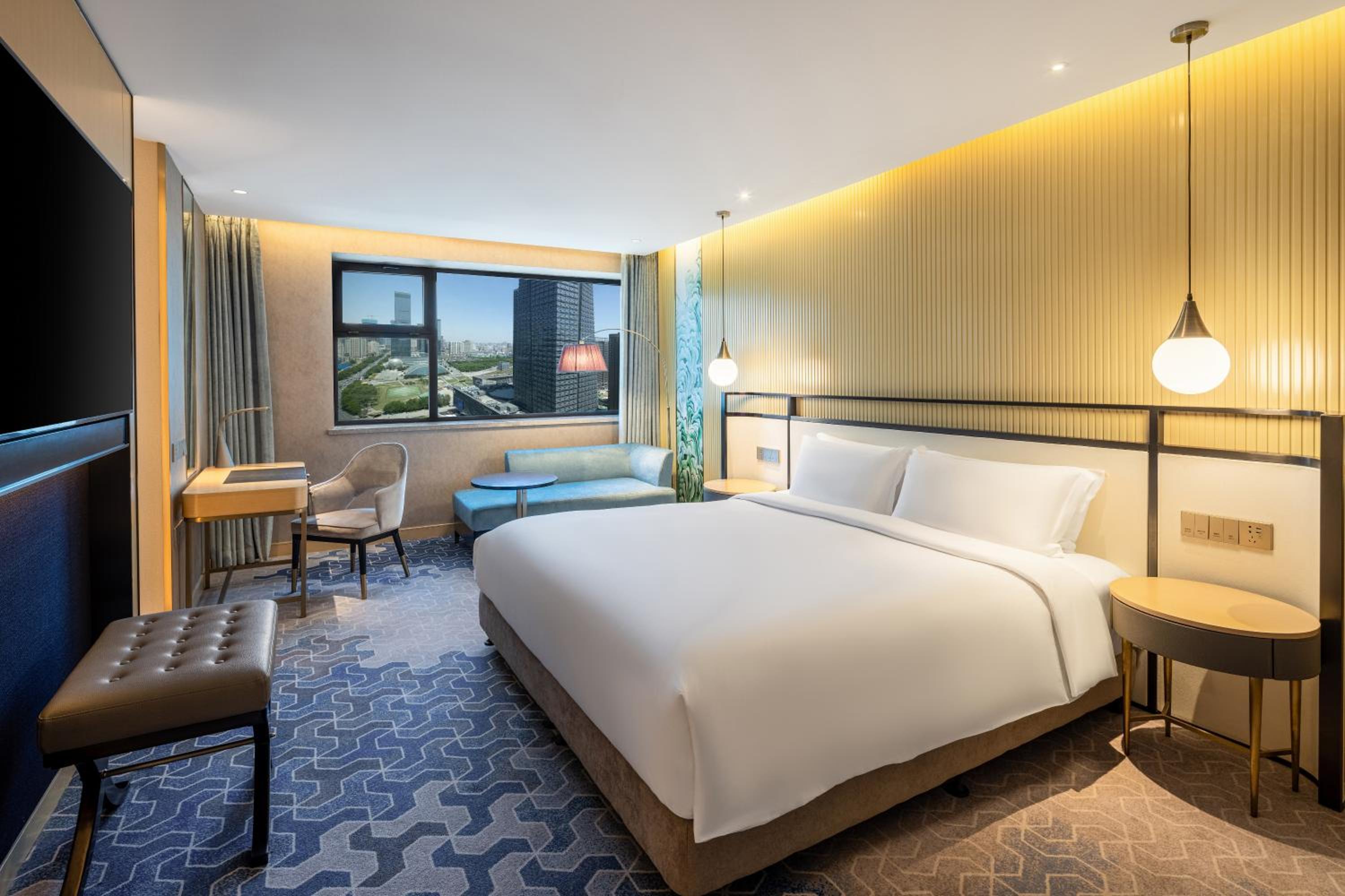 Executive King Room with Club Lounge Access photo 2