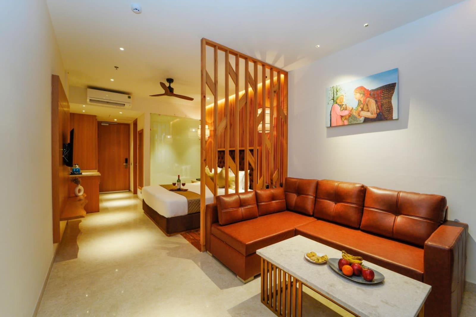 Suite with Hot Tub - Photo 1