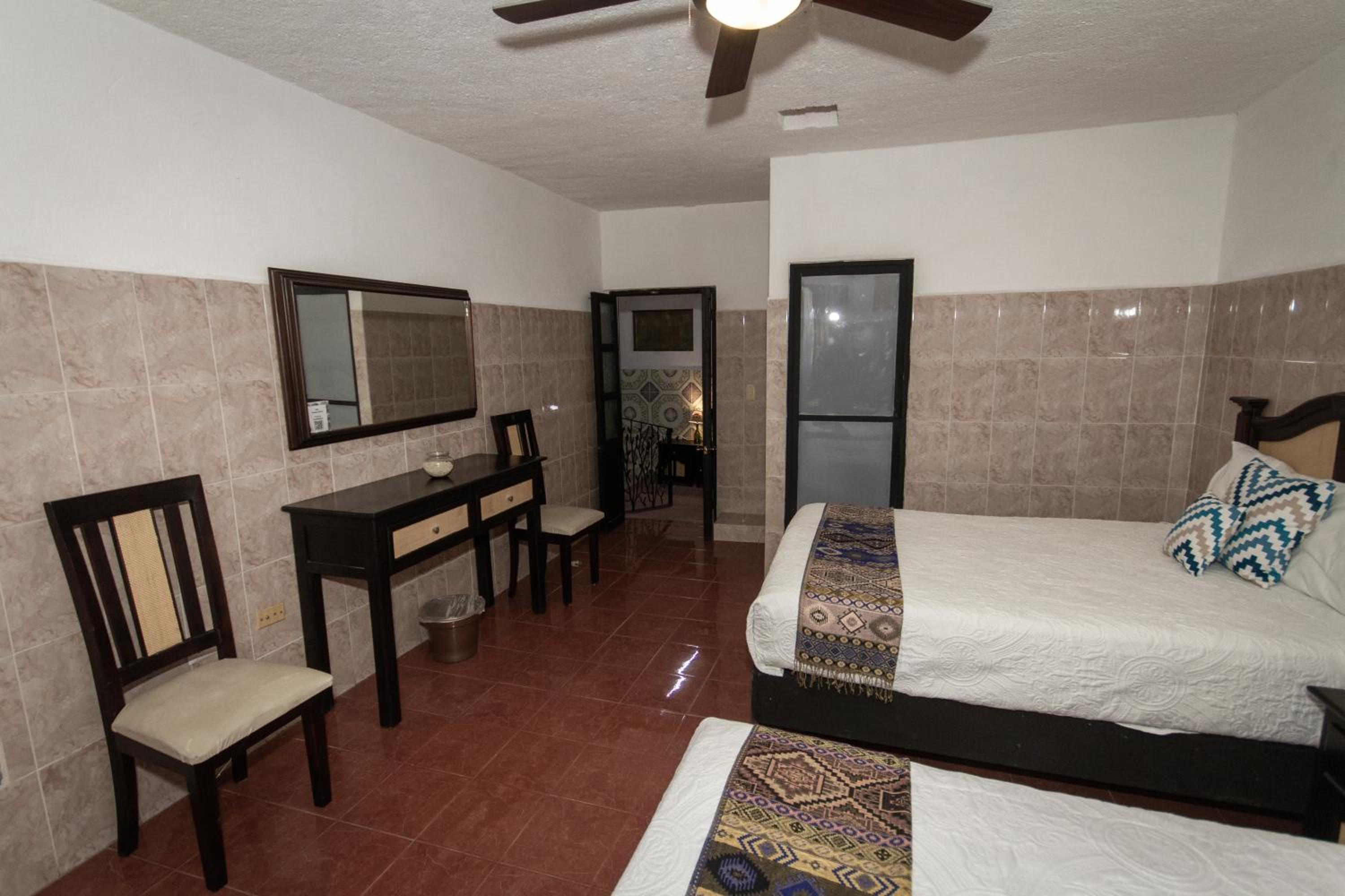 Suite with Balcony - Photo 2