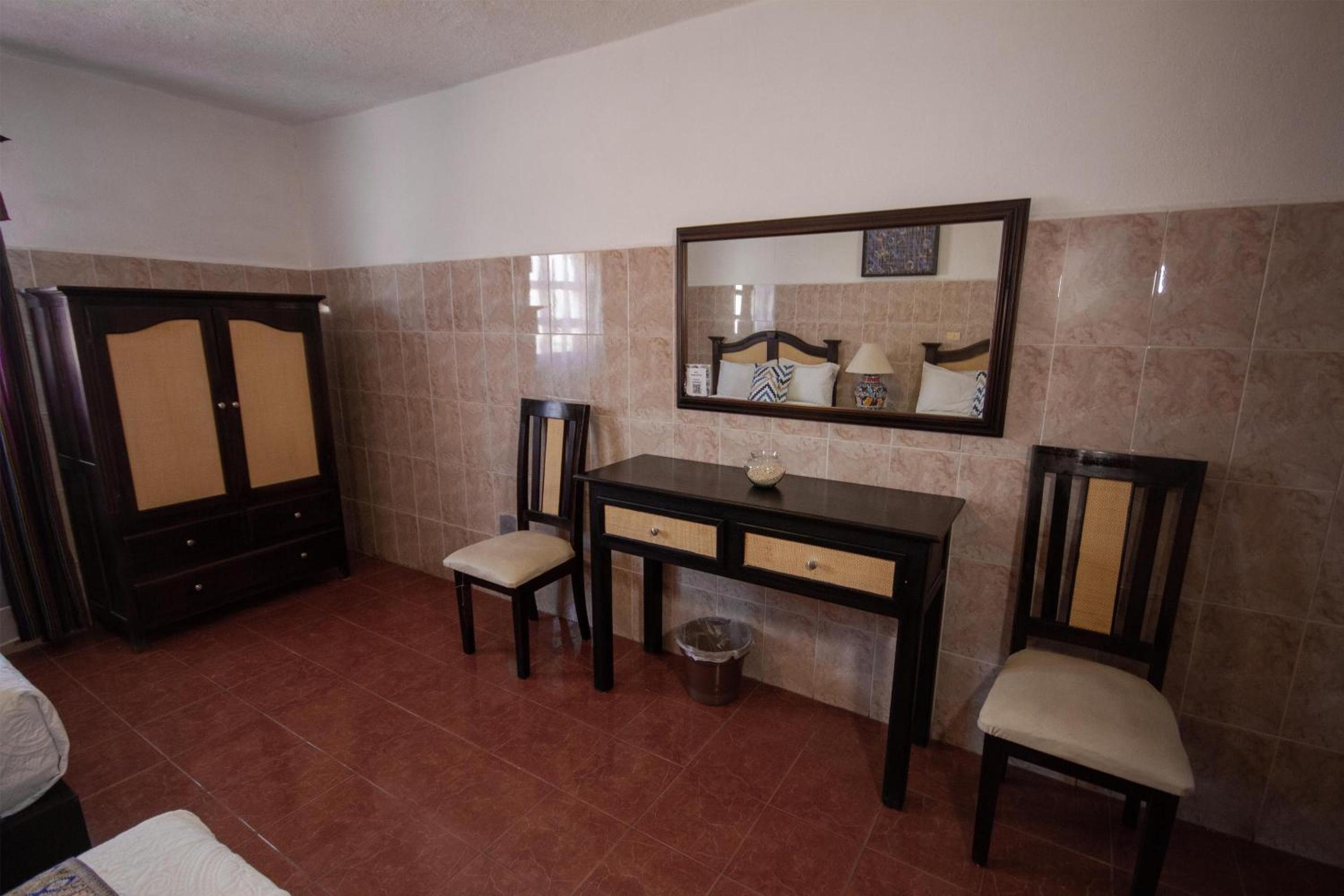 Suite with Balcony - Photo 4