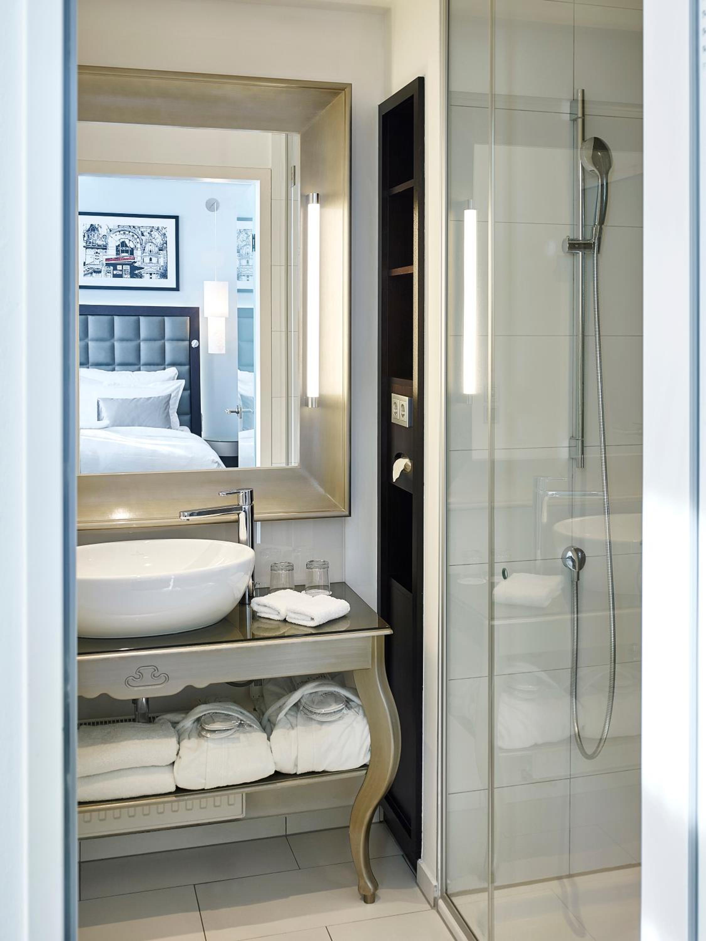 Superior King or Twin Room - Photo 3