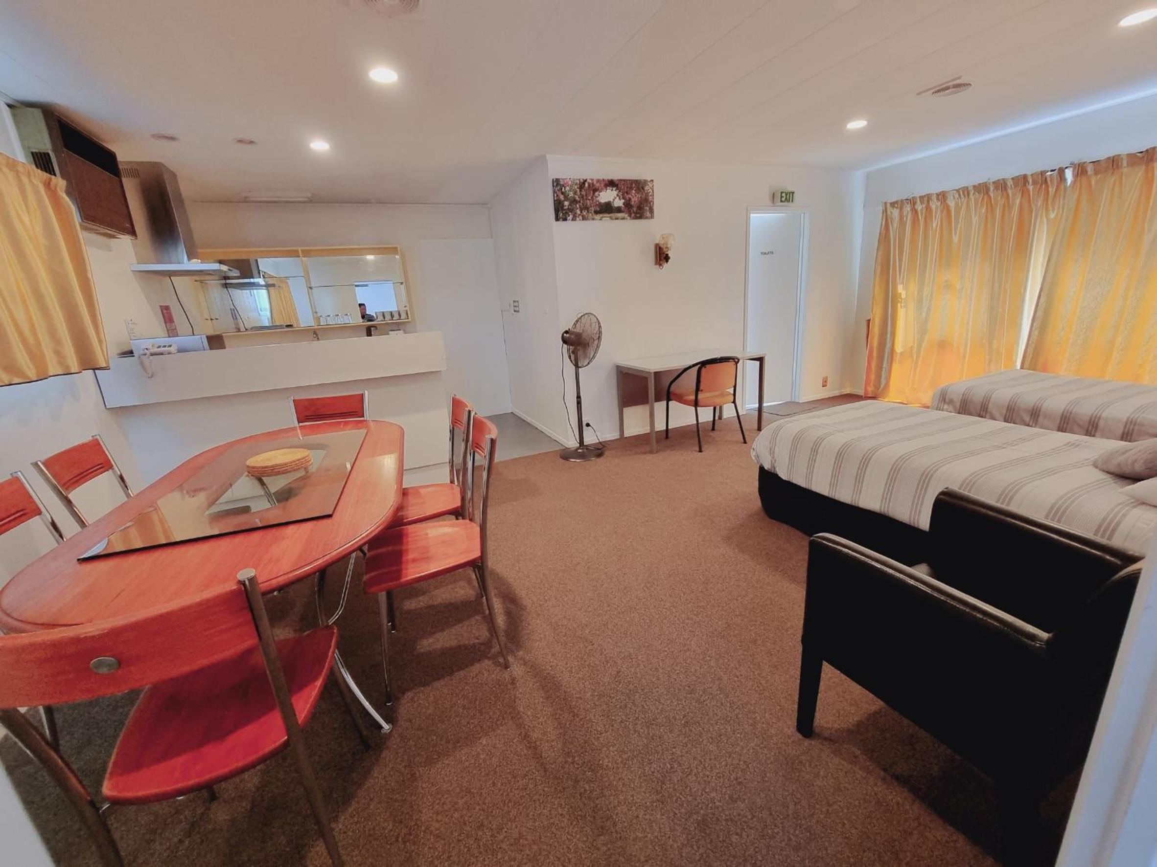 Superior Family Room - Photo 1