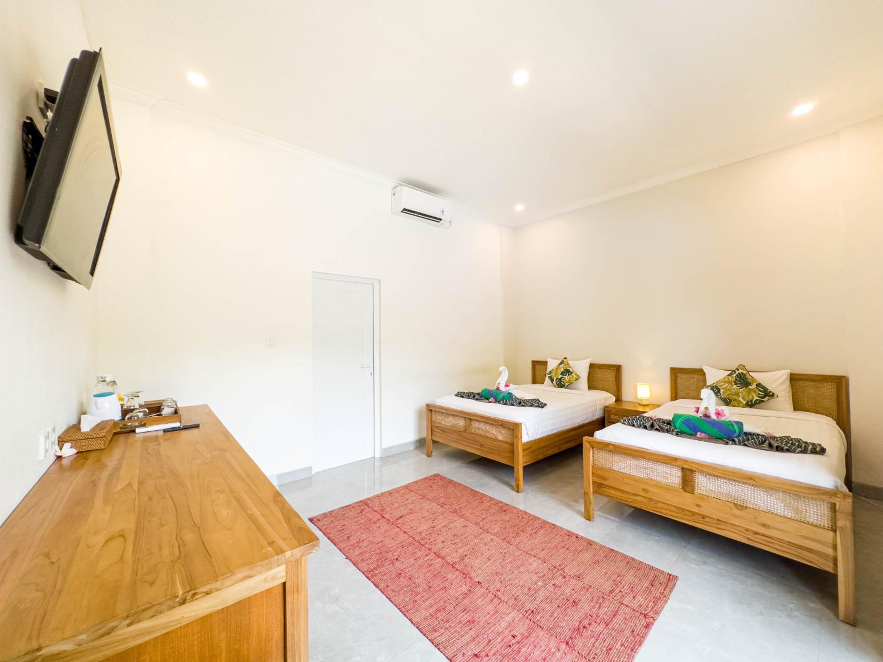 Twin Room with Pool View - Photo 3