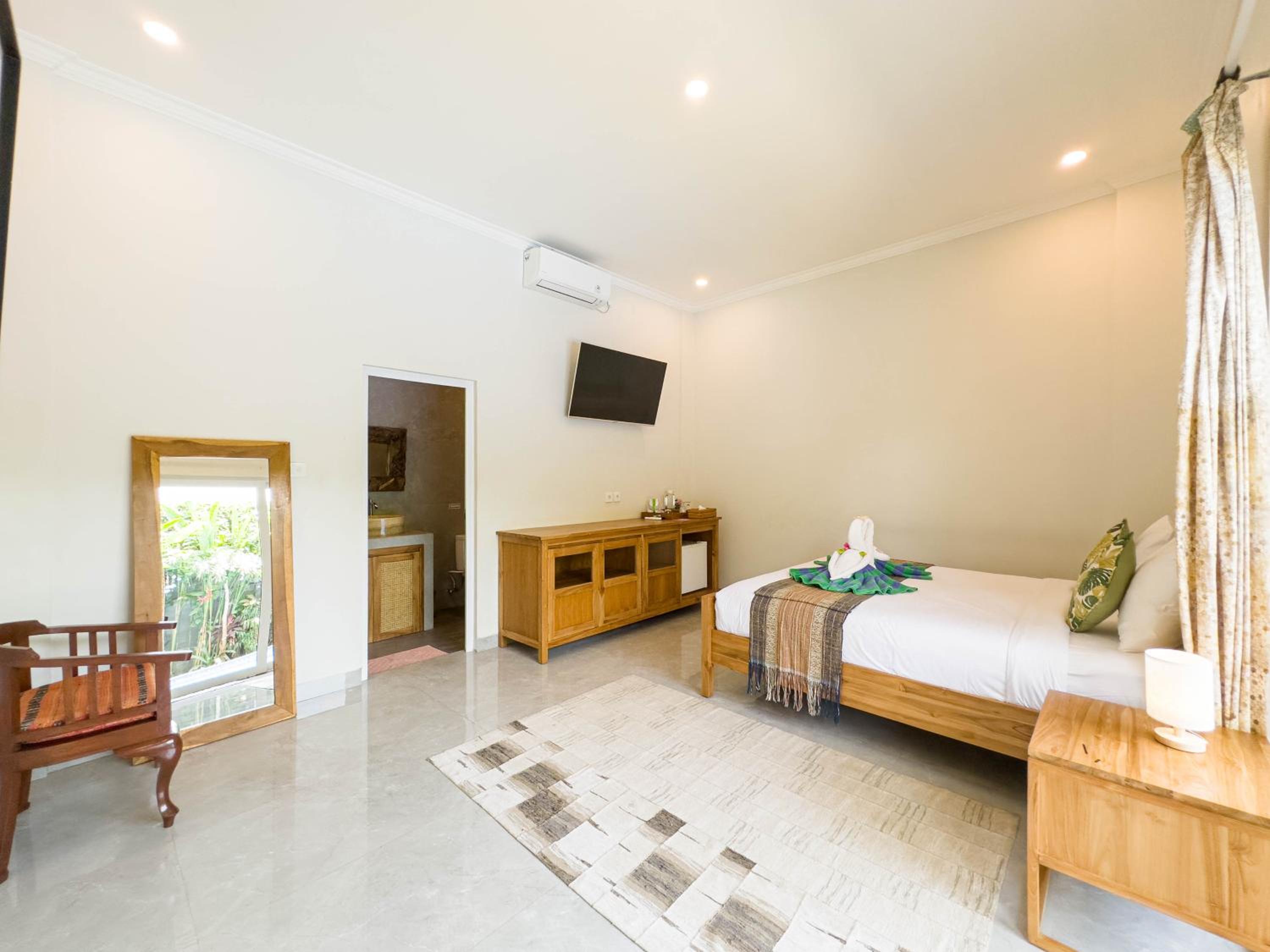 Deluxe Double Room - Photo 11