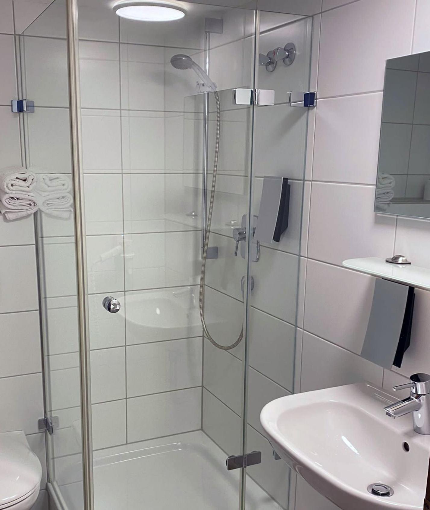 Single Room with Private Bathroom photo 2