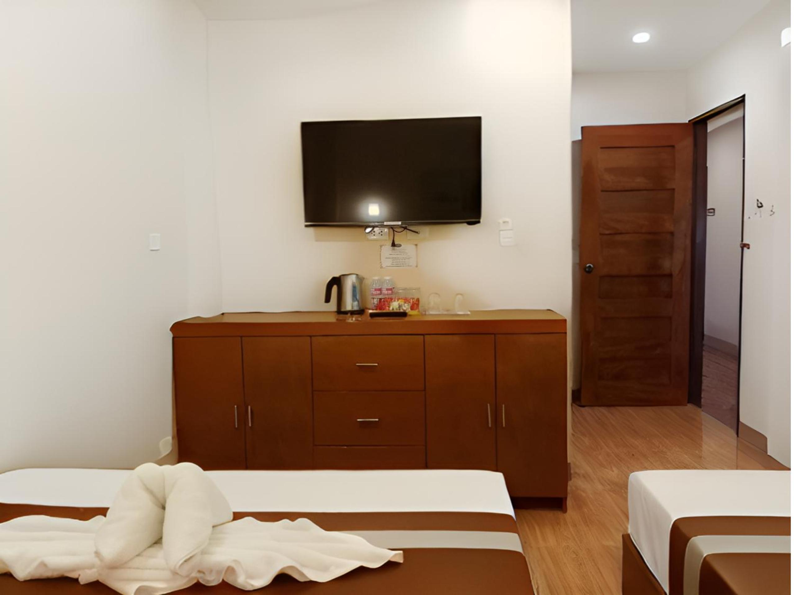 Standard Family Room - Photo 3