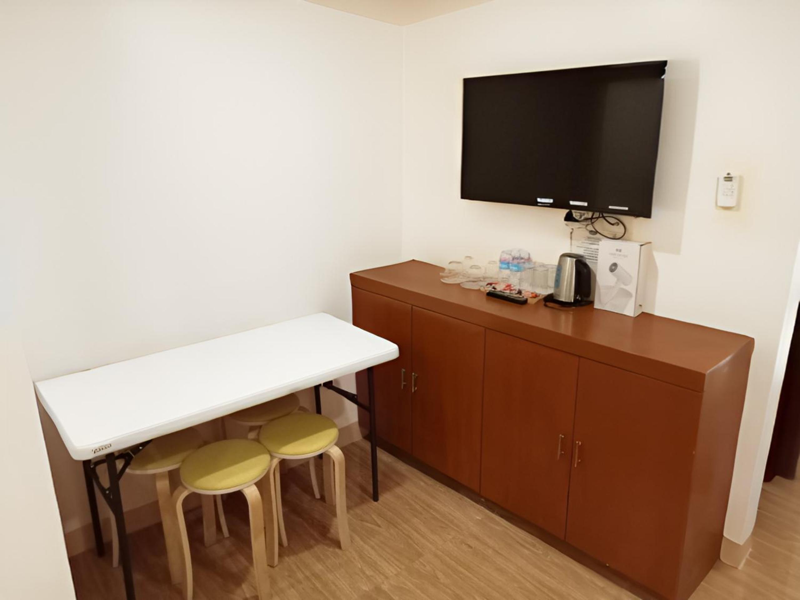 Standard Family Room - Photo 7