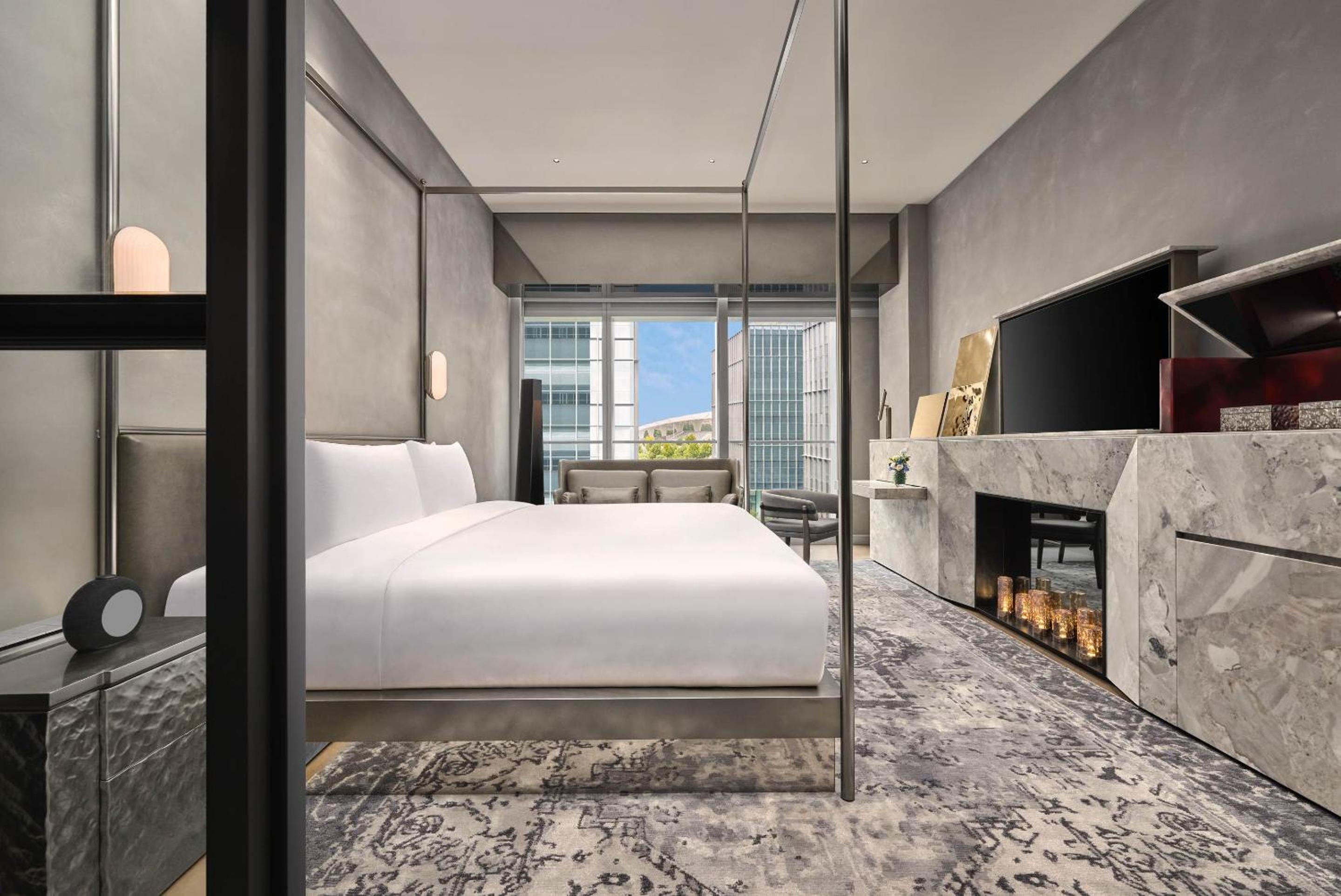 Essential River View King Bed Room