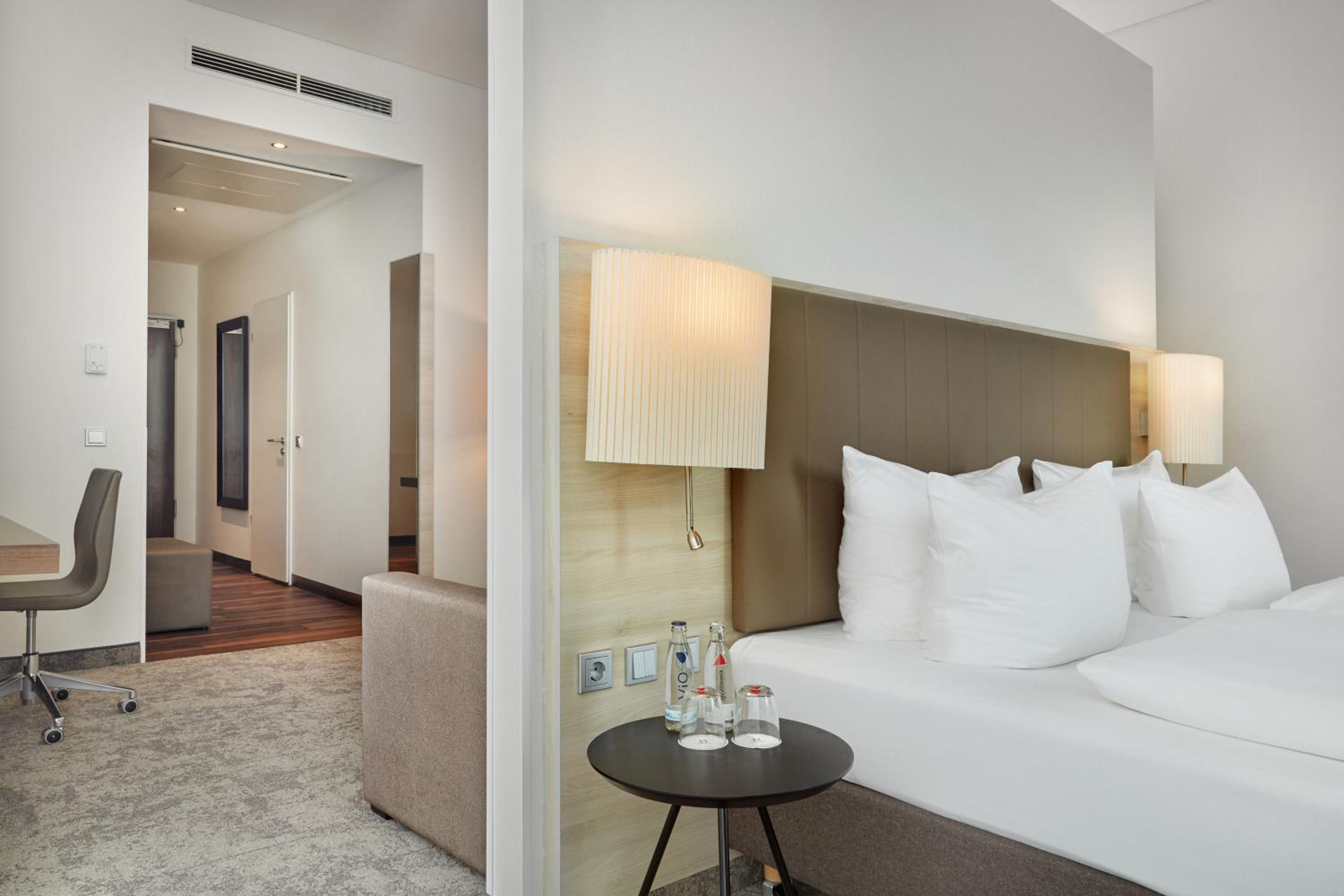 Suite - Photo 1