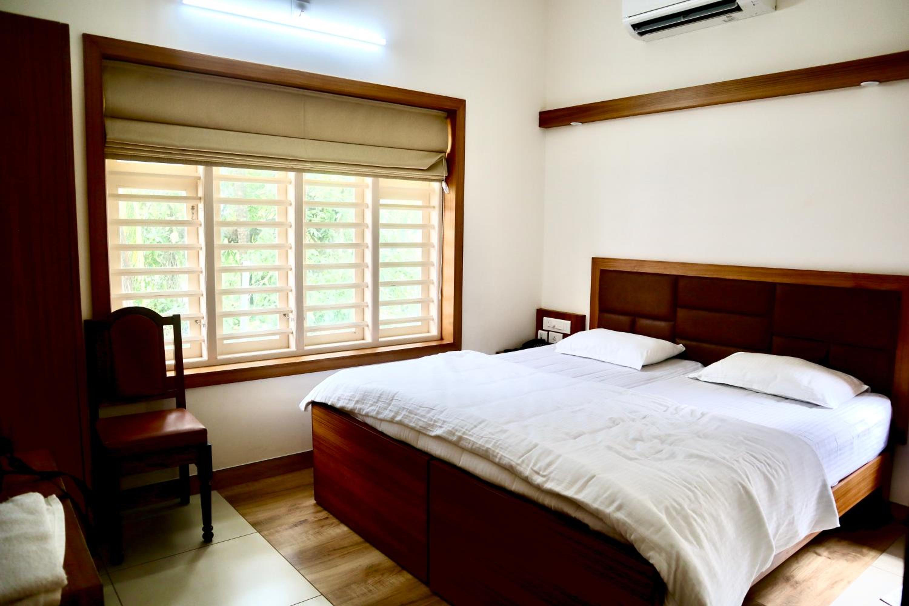 Double Room with Private Bathroom - Photo 3