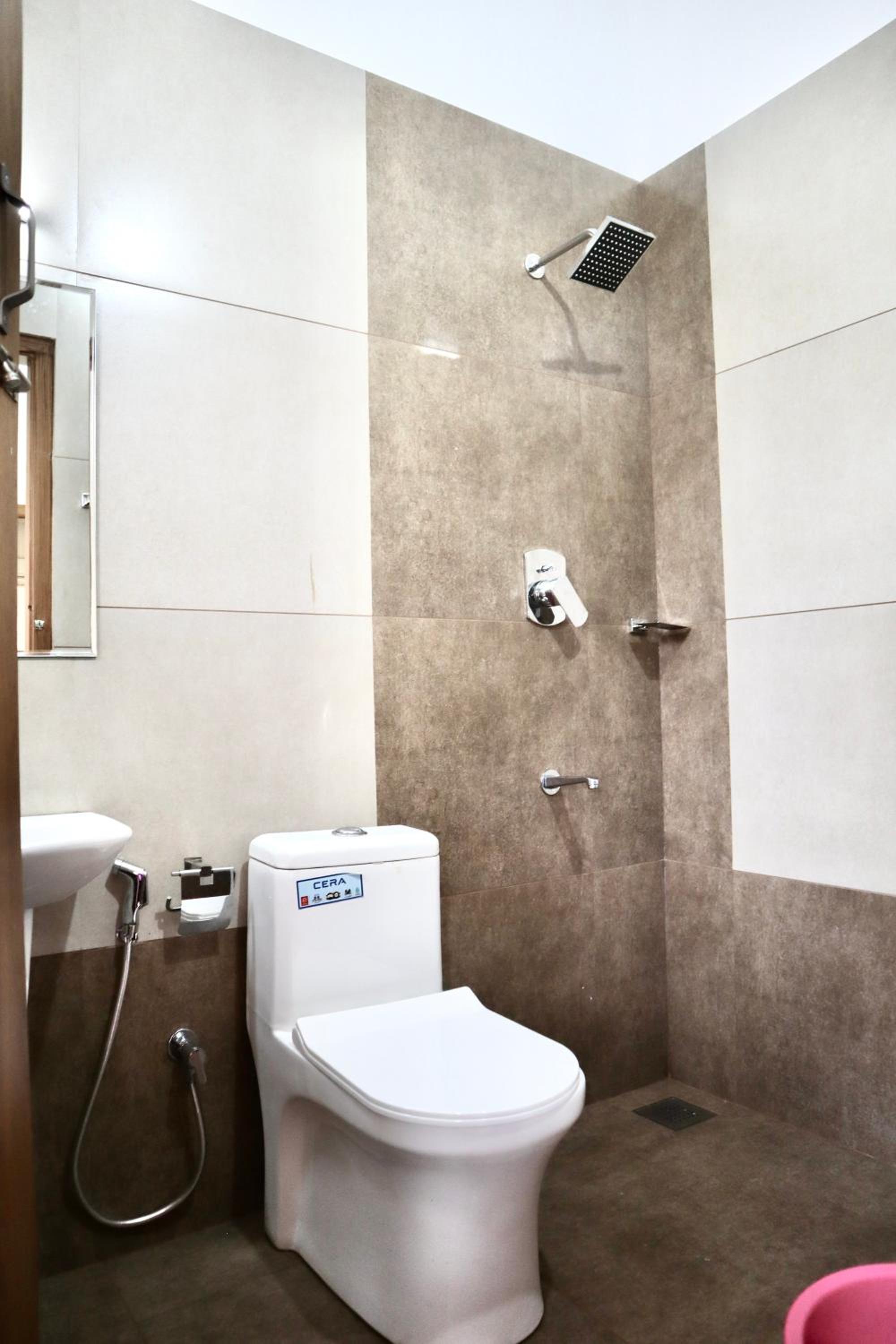 Double Room with Private Bathroom - Photo 4