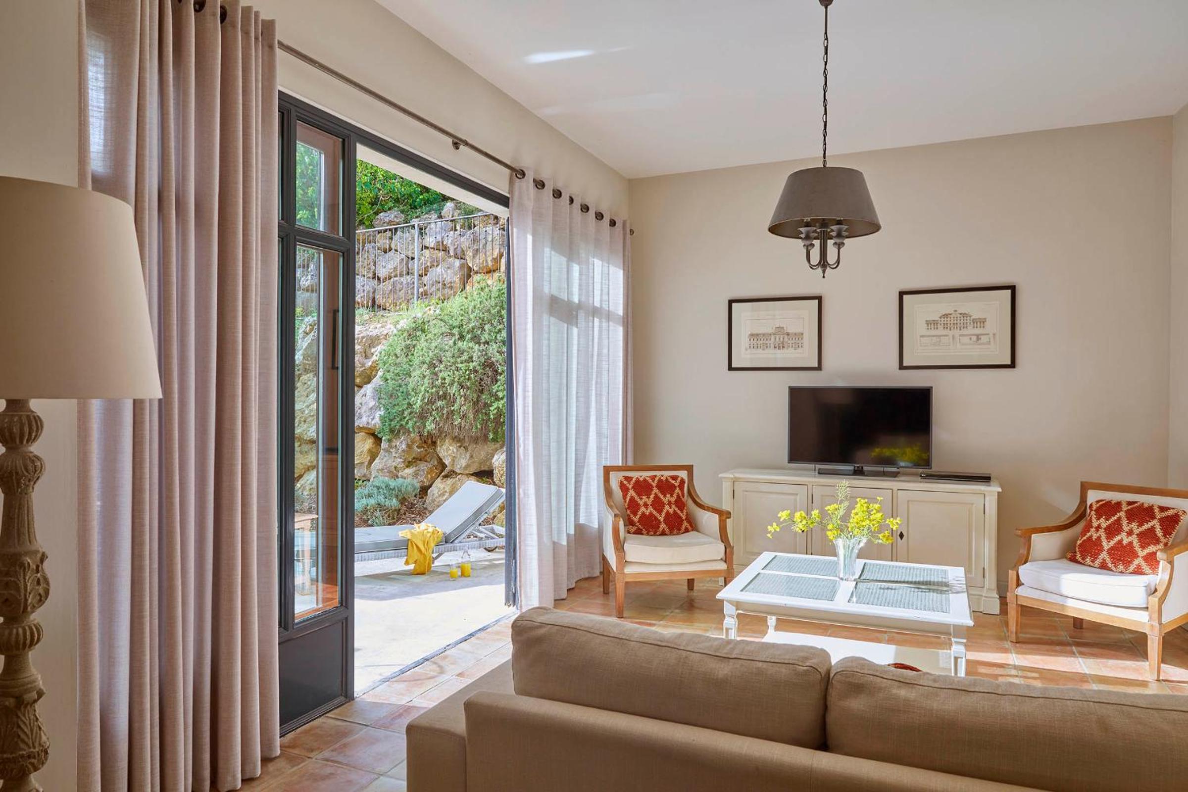 Three-Bedroom Villa - Photo 1