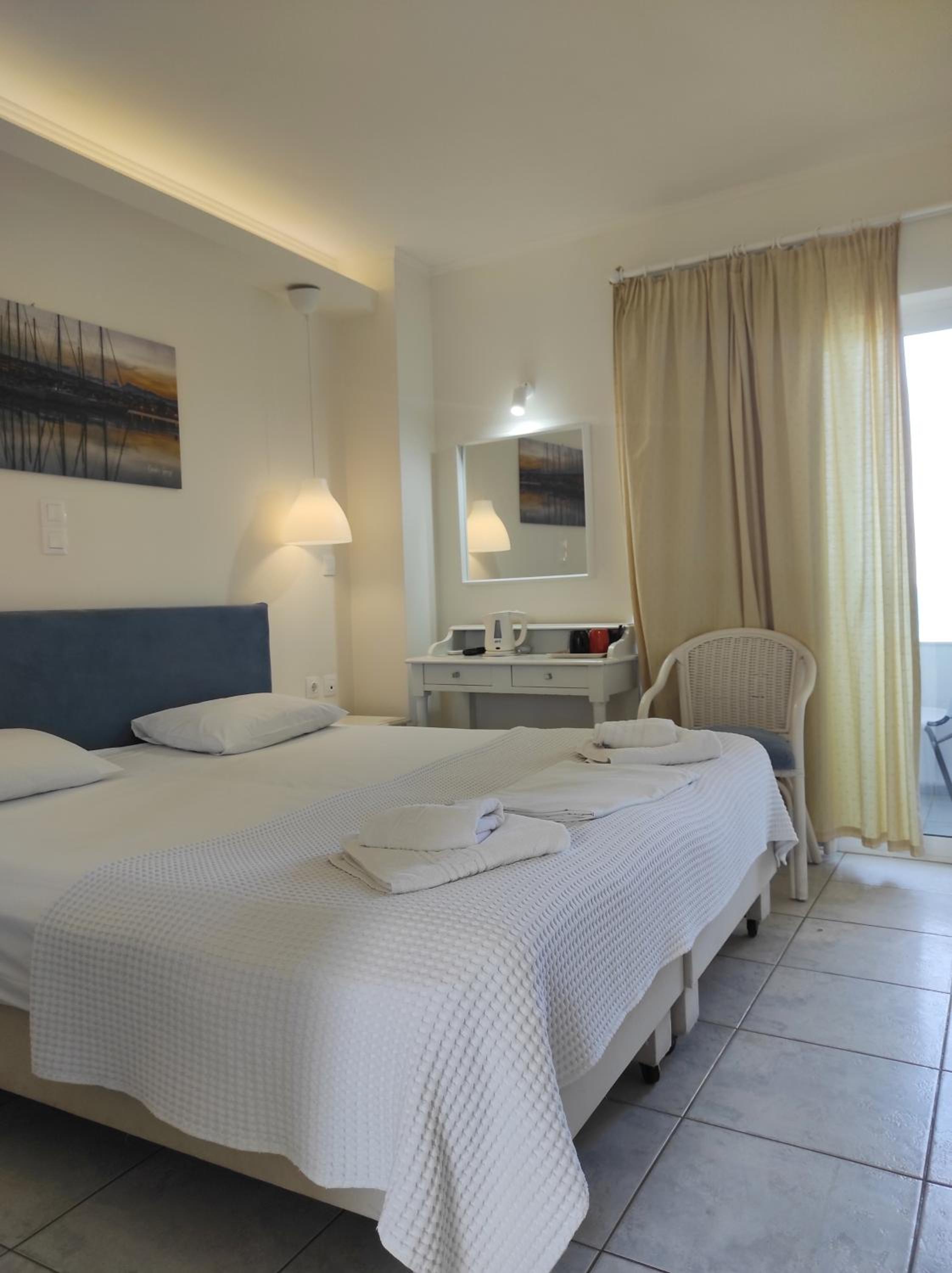 Small Double or Twin Room photo 1