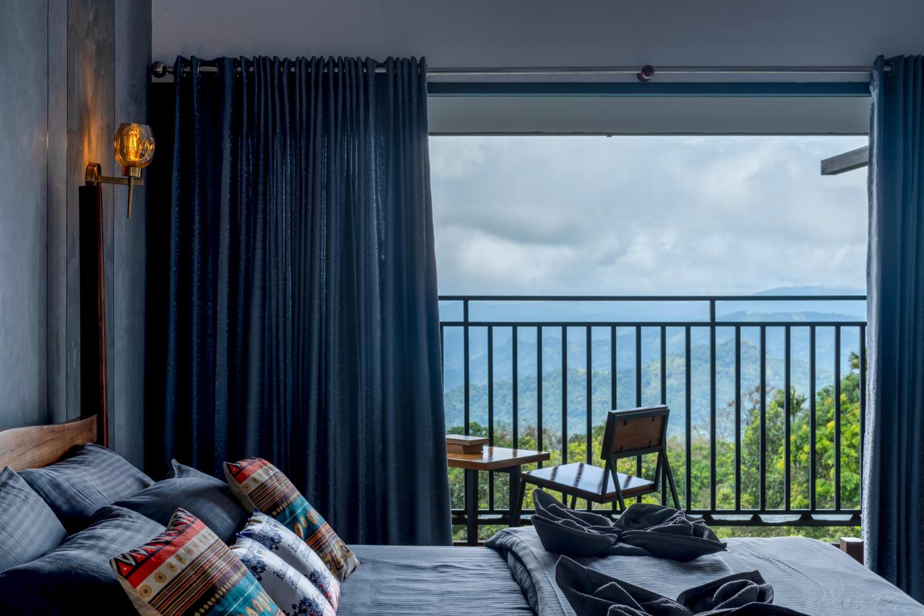 King Room with Mountain View photo 2