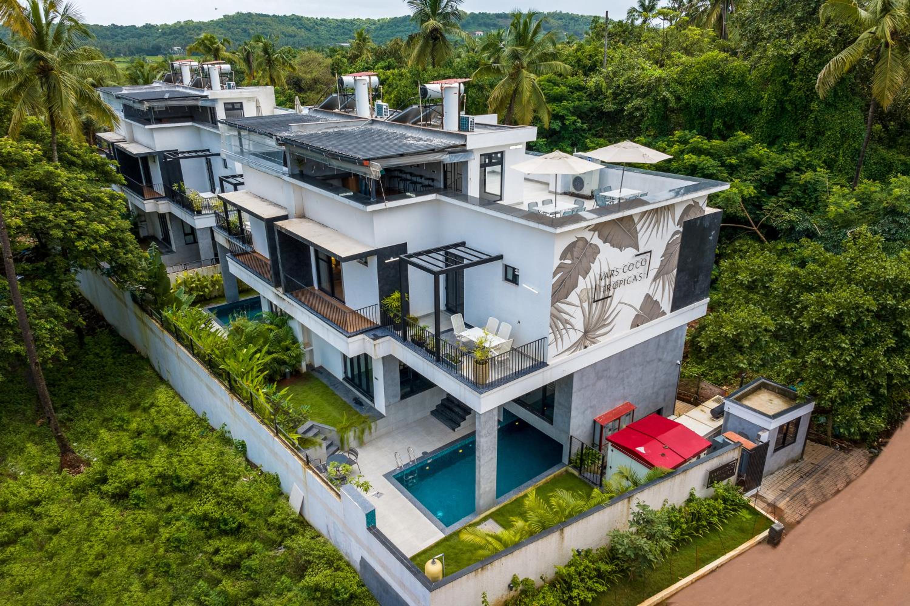 Villa photo 2