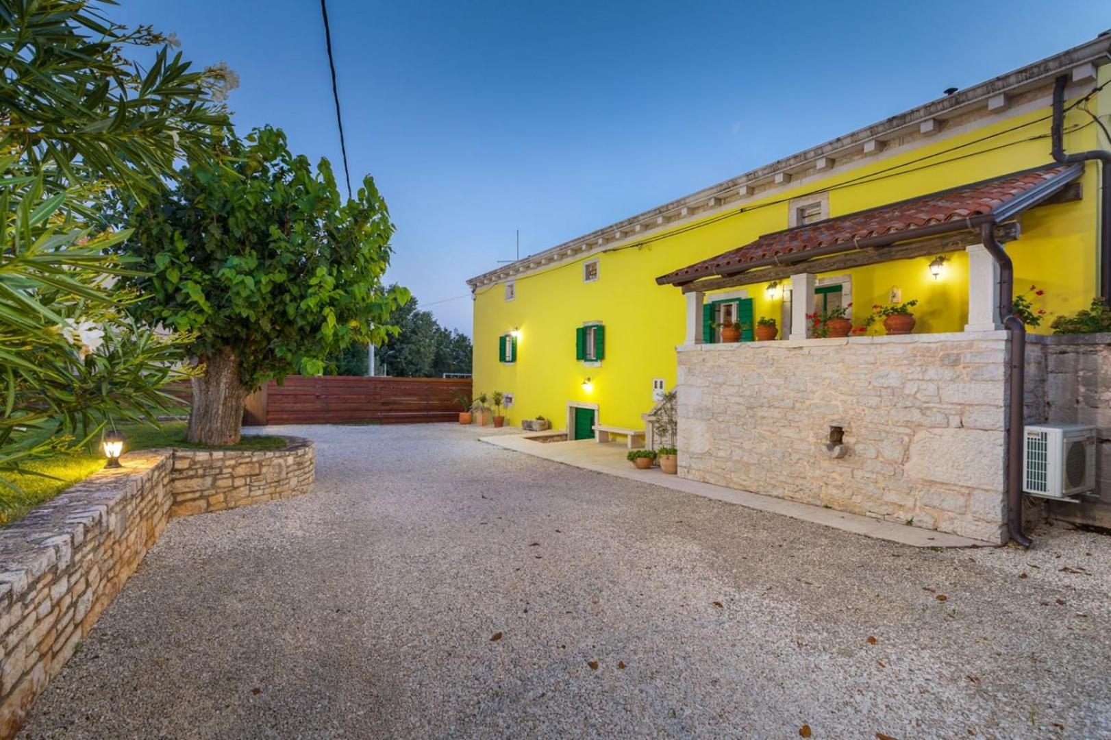 Villa photo 3