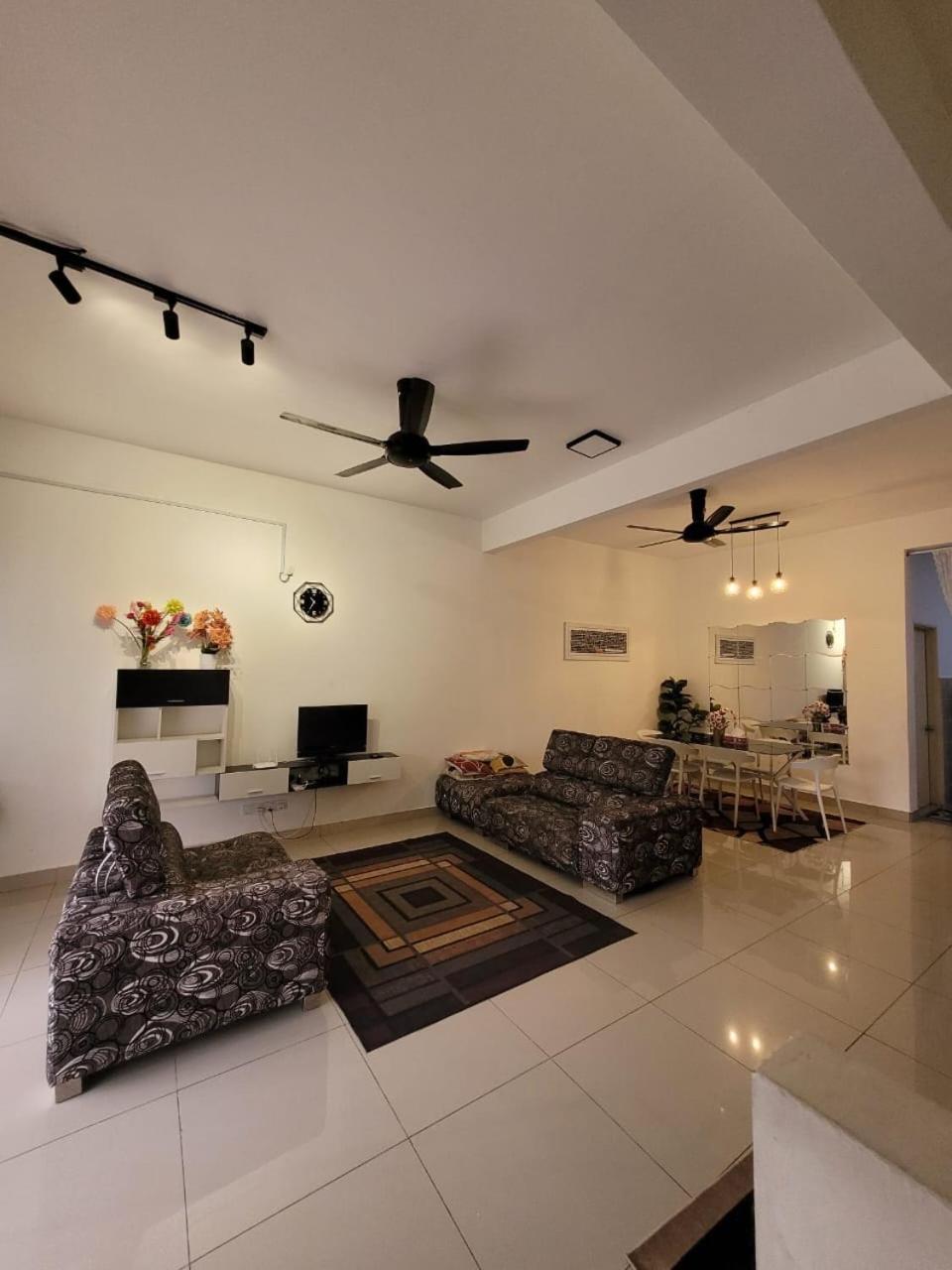 Four-Bedroom House photo 1