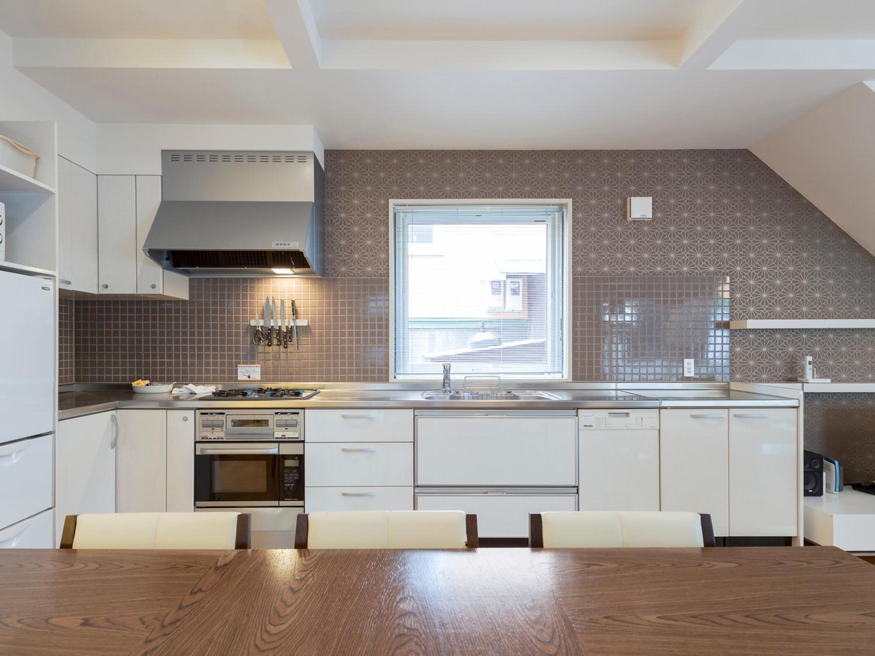 Three-Bedroom House photo 2