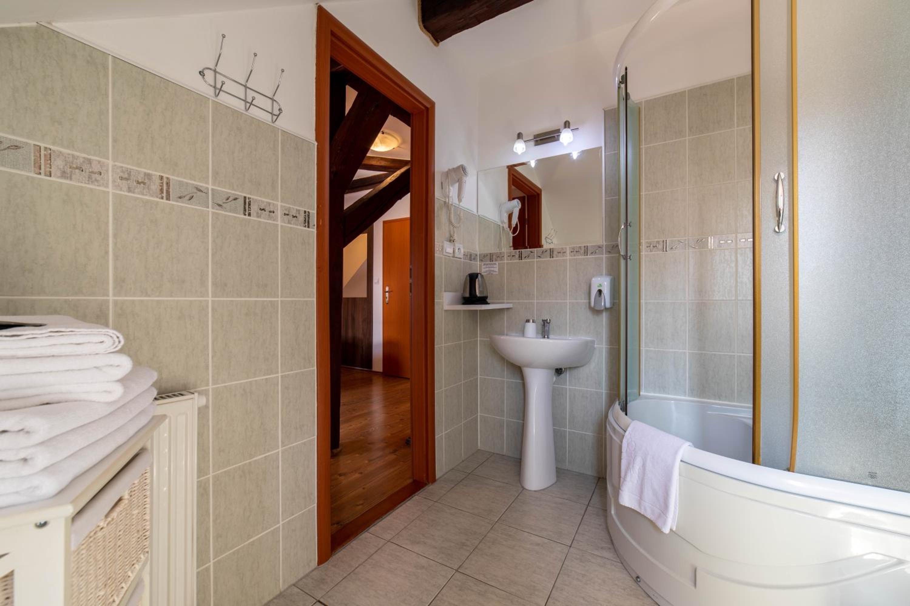 Double Room with Mountain View - Photo 10