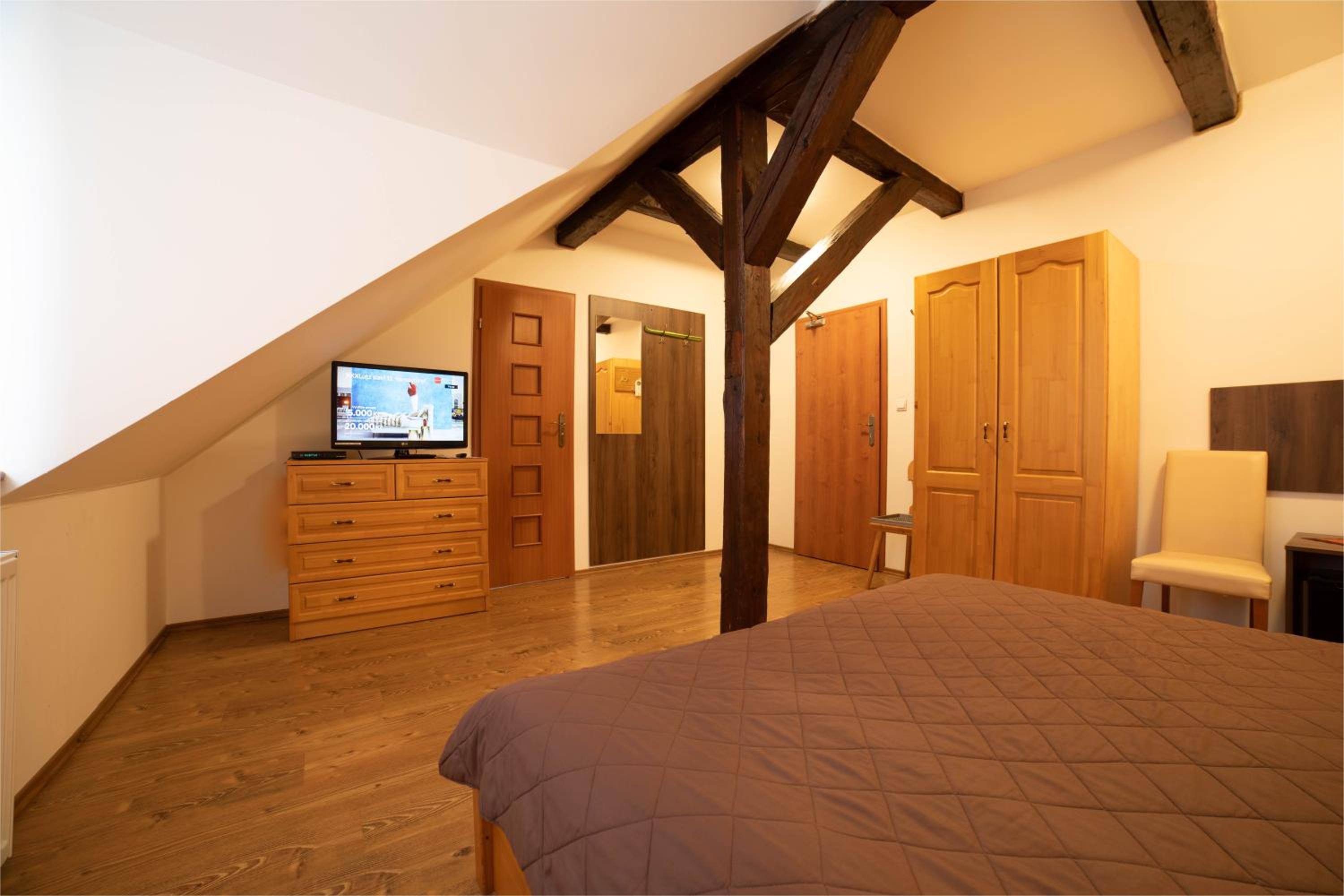 Double Room with Mountain View - Photo 6