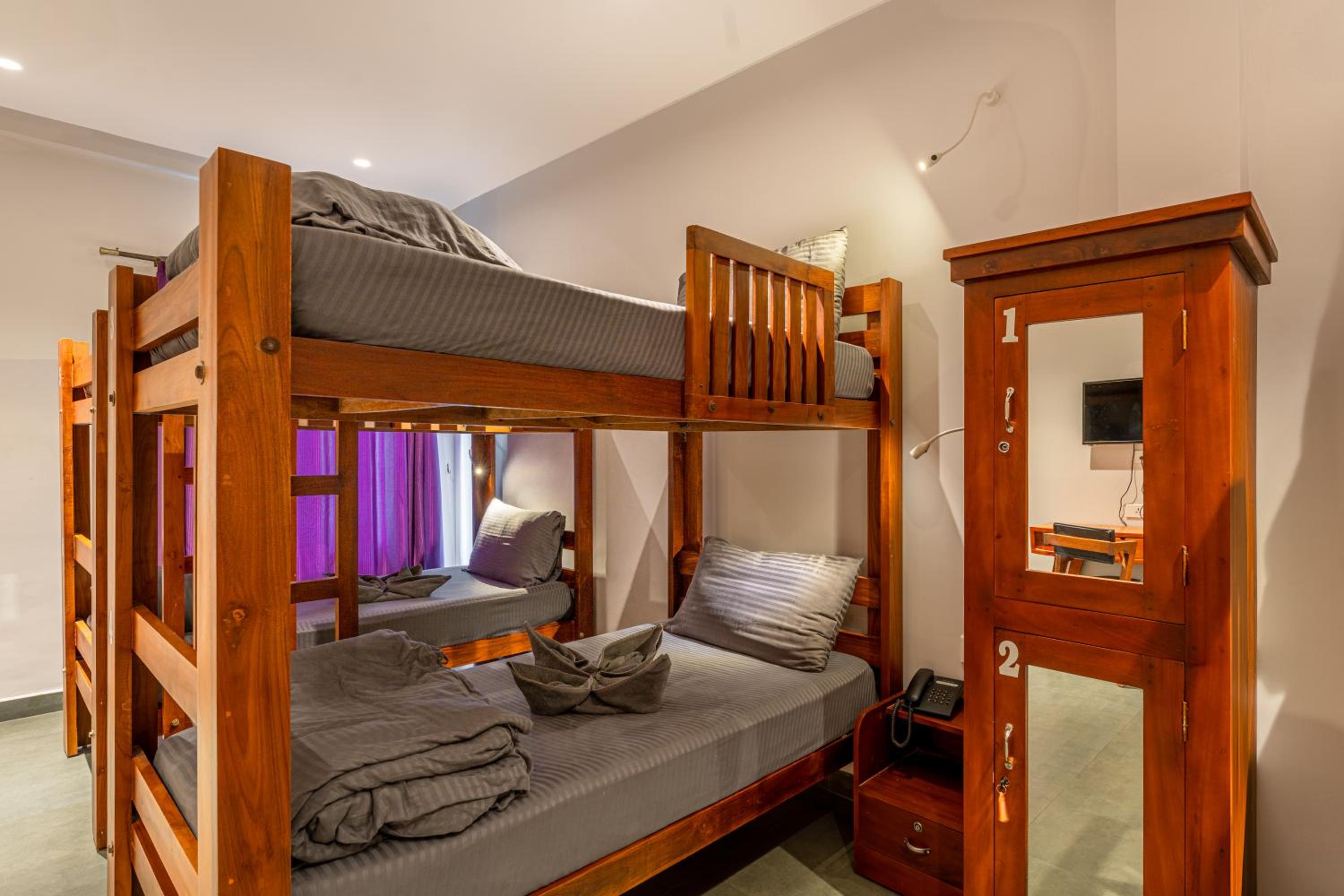 Bed in 6-Bed Mixed Dormitory Room photo 2