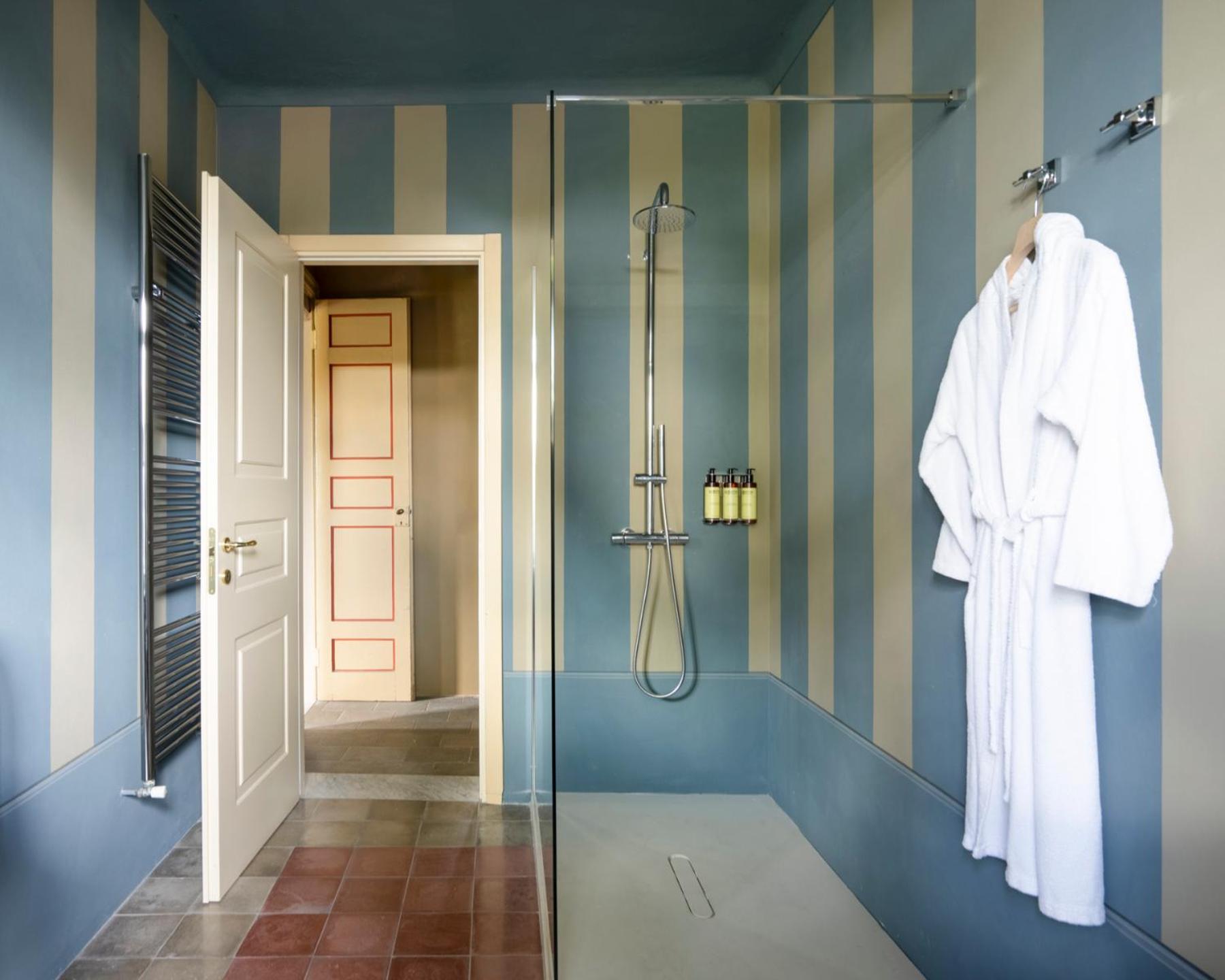 King Suite - Photo 3