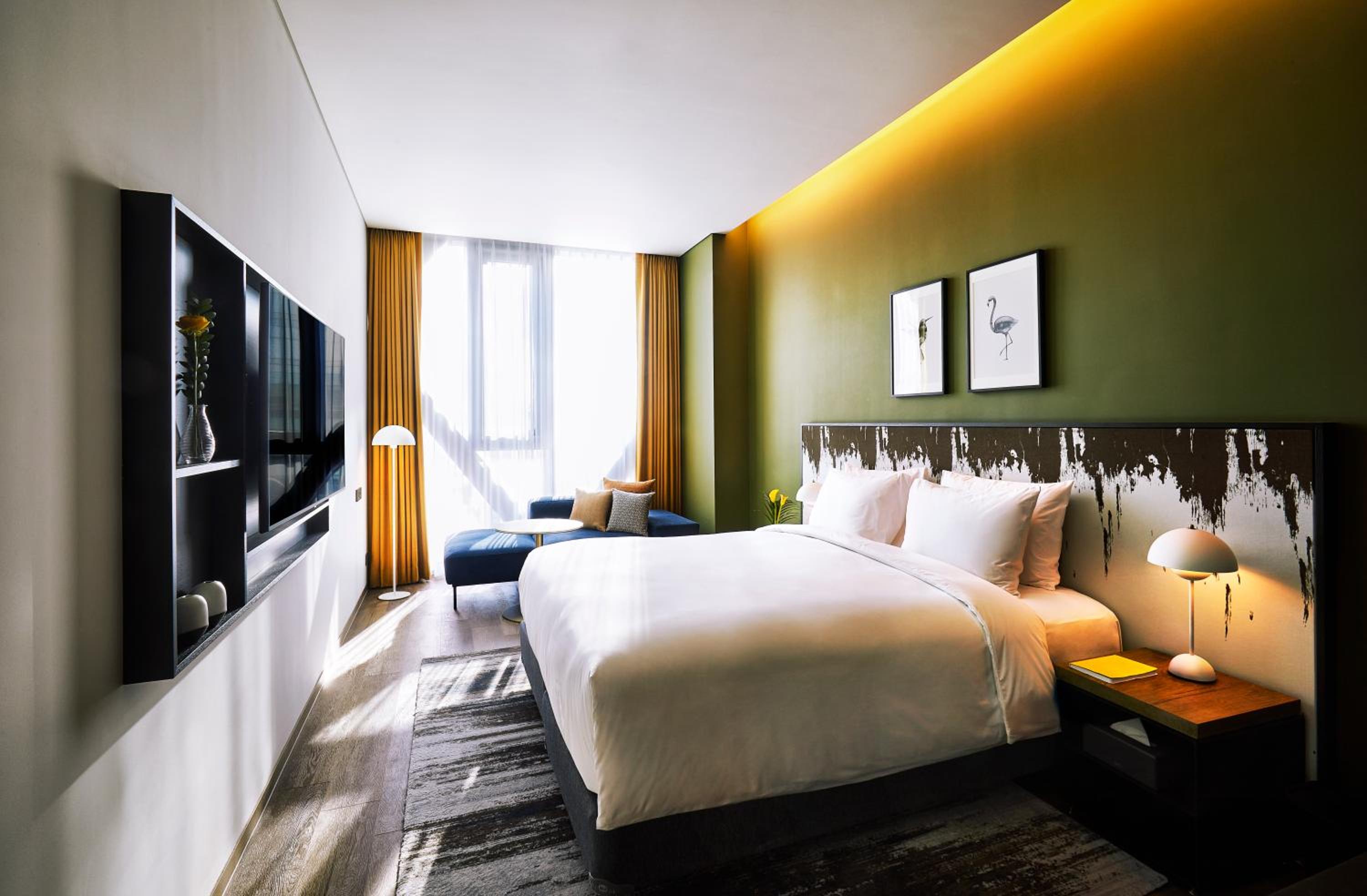Premium King Room - Photo 2