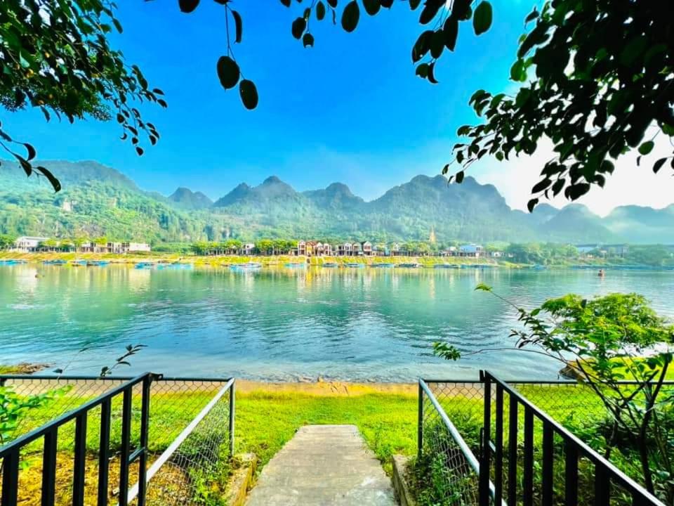 Private Superior Bungalow with Balcony and Garden View photo 2