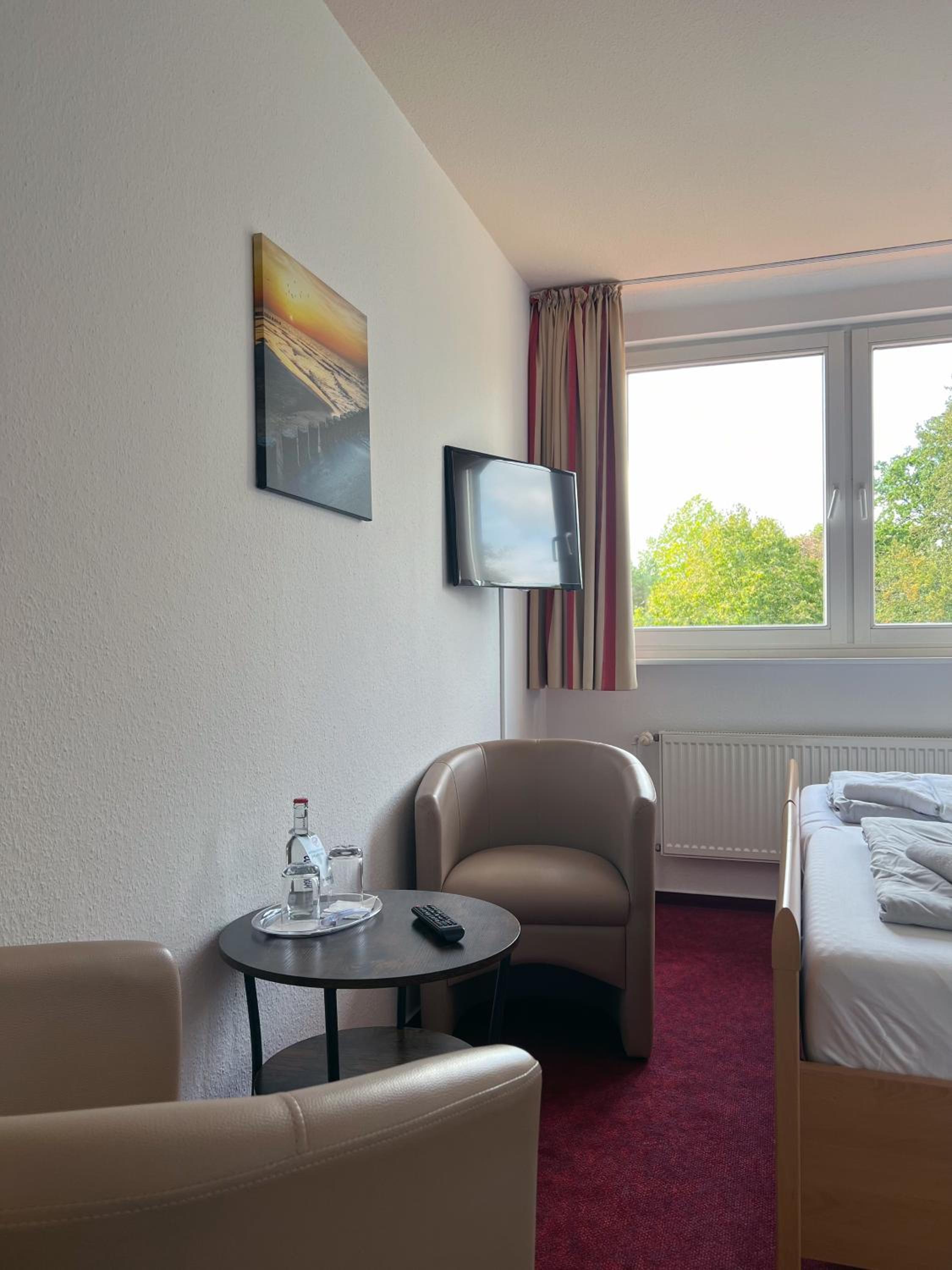 Double Room Standard Land Side 15qm - 17qm photo 3