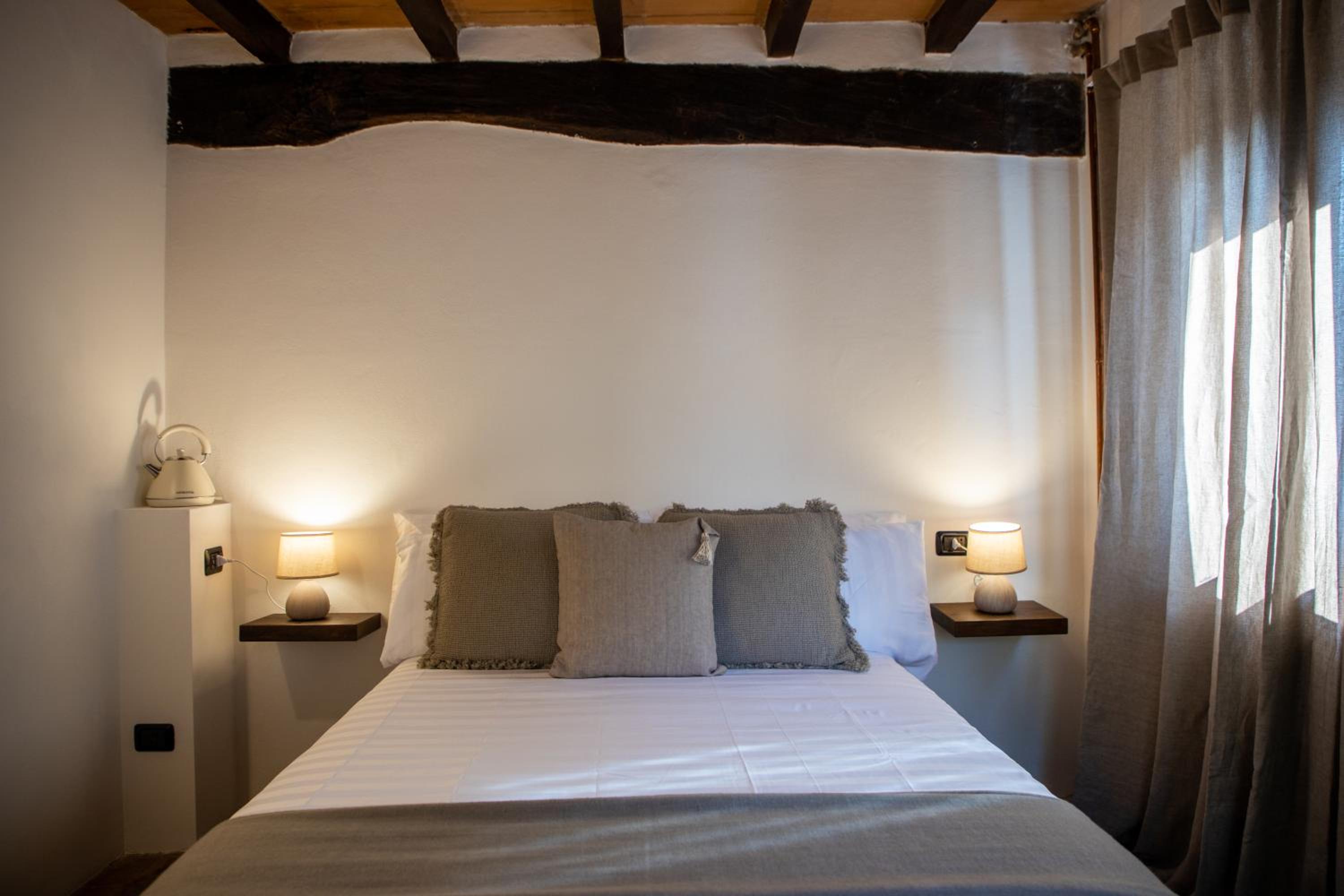 Double Room with Private Bathroom photo 2