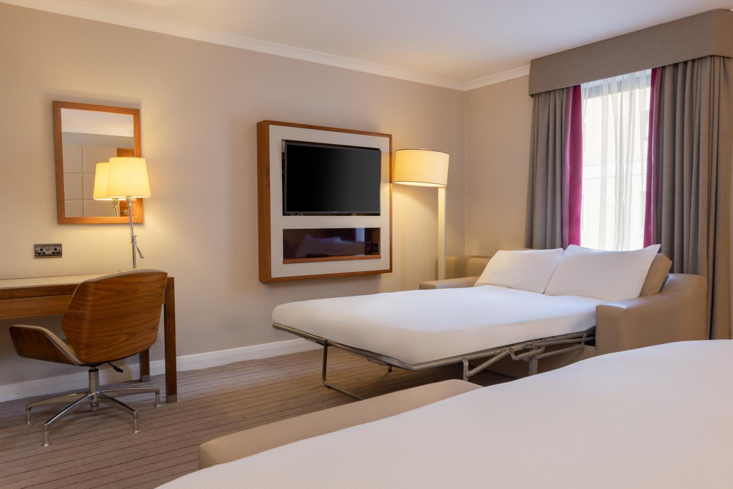 Deluxe King Room with Sofa Bed - Photo 11