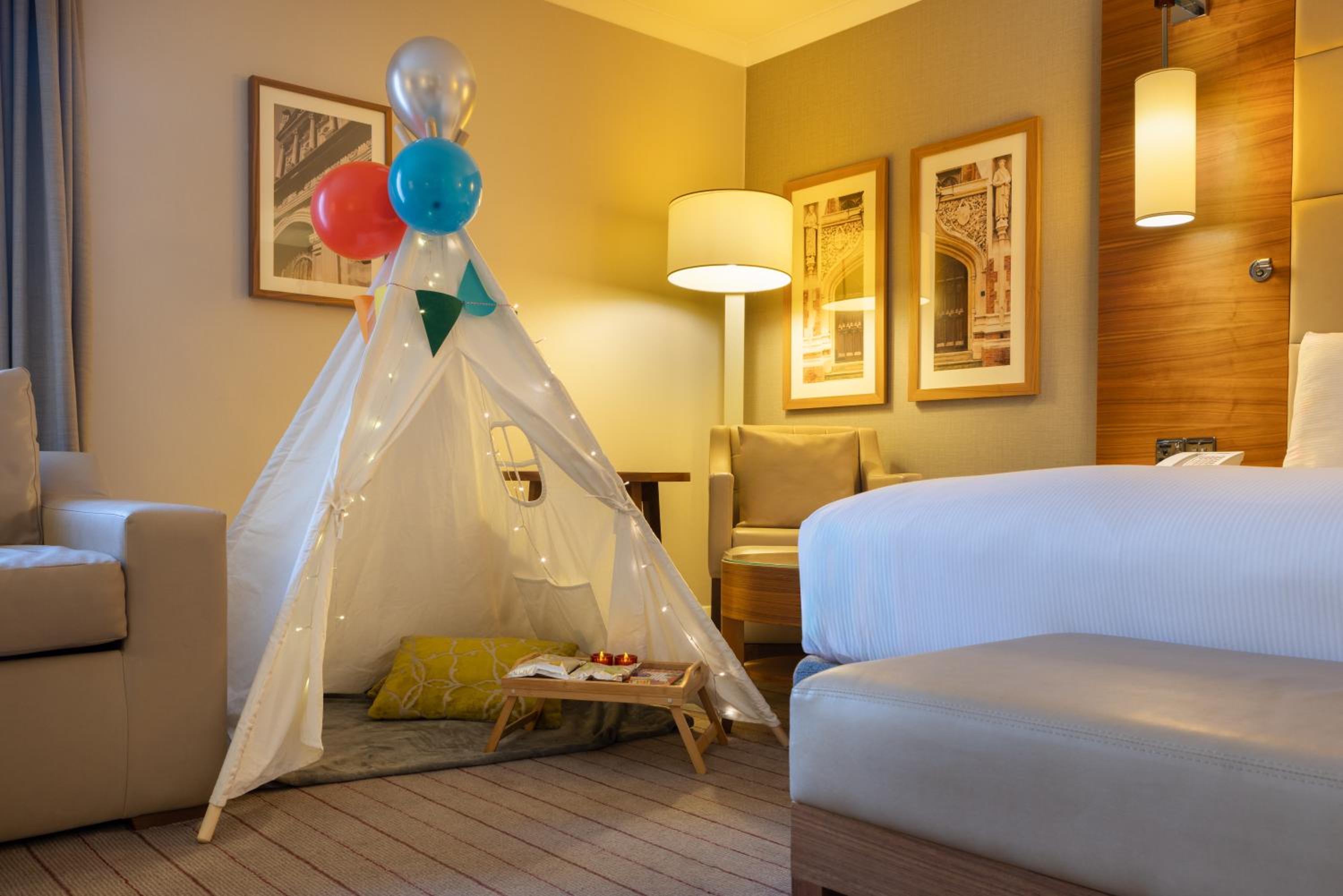 Deluxe King Room with Sofa Bed - Photo 5