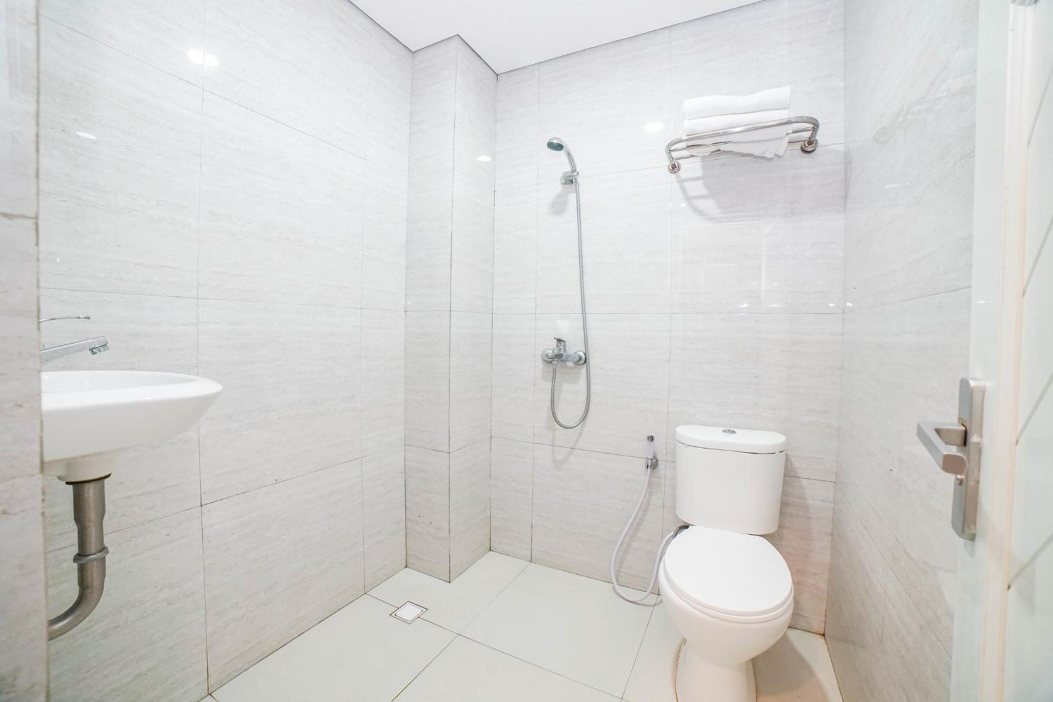 Deluxe Twin Room - Photo 8