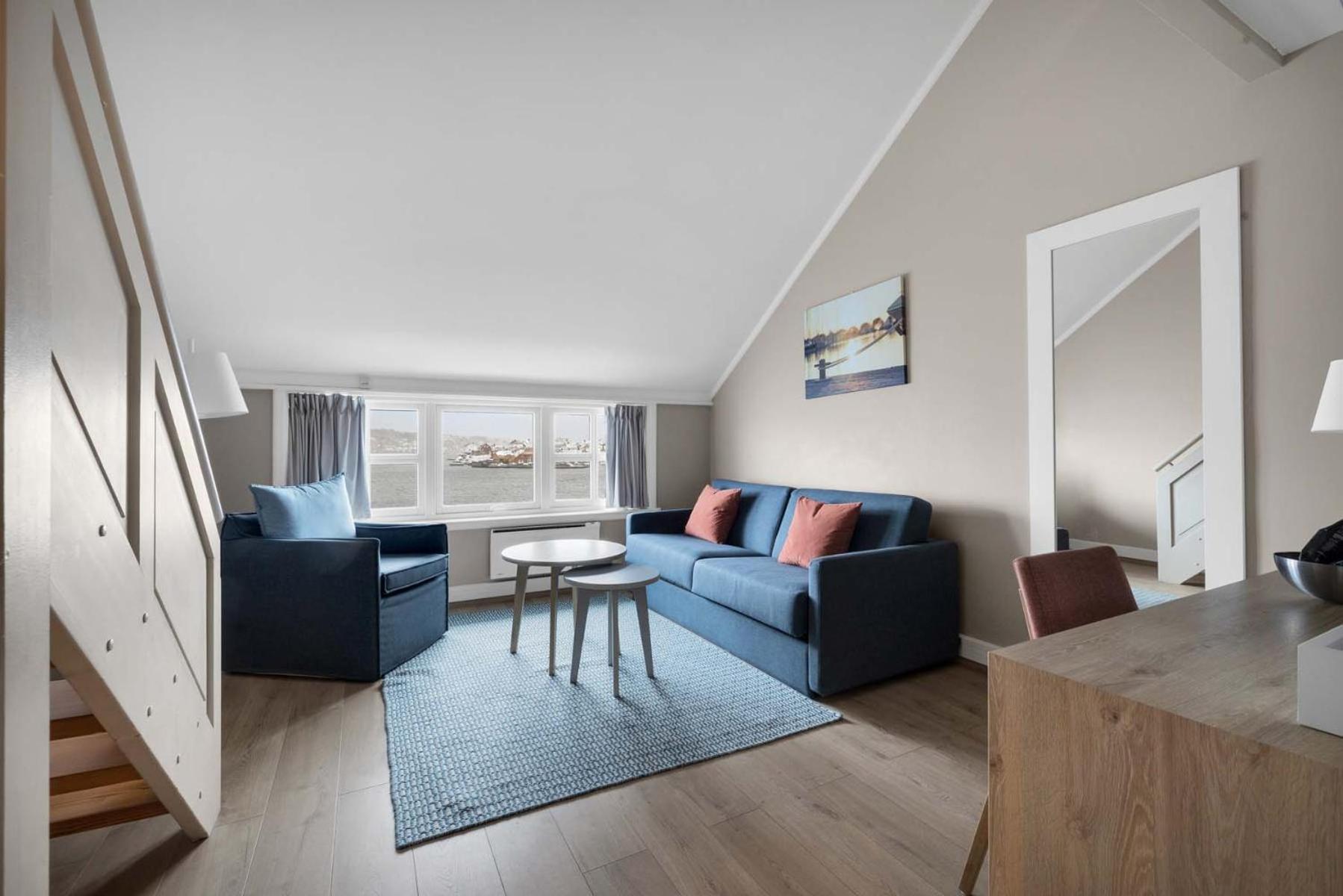 Family Room - Photo 4
