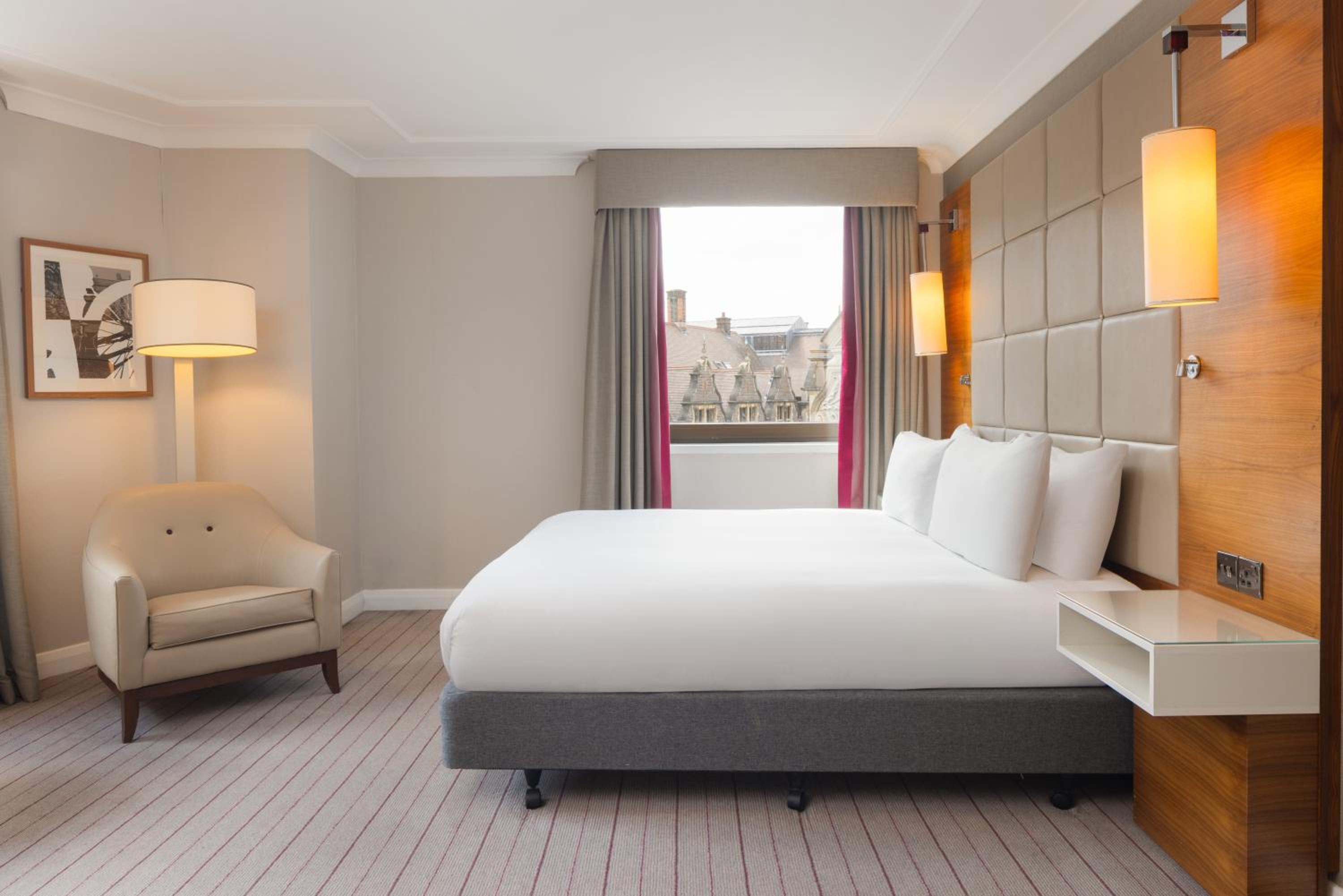 Executive Corner King Room with View - Photo 7