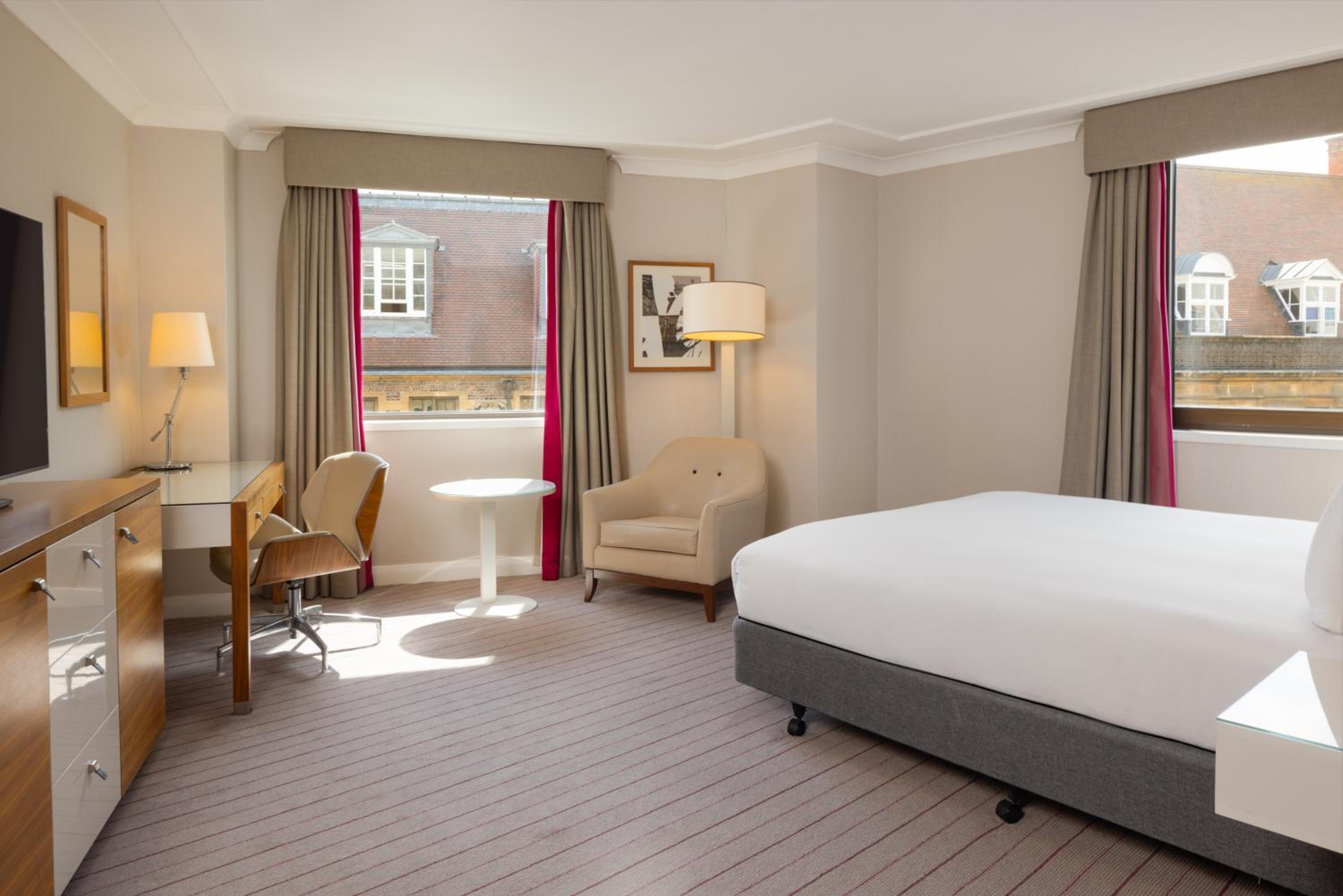 Executive Corner King Room with View - Photo 8