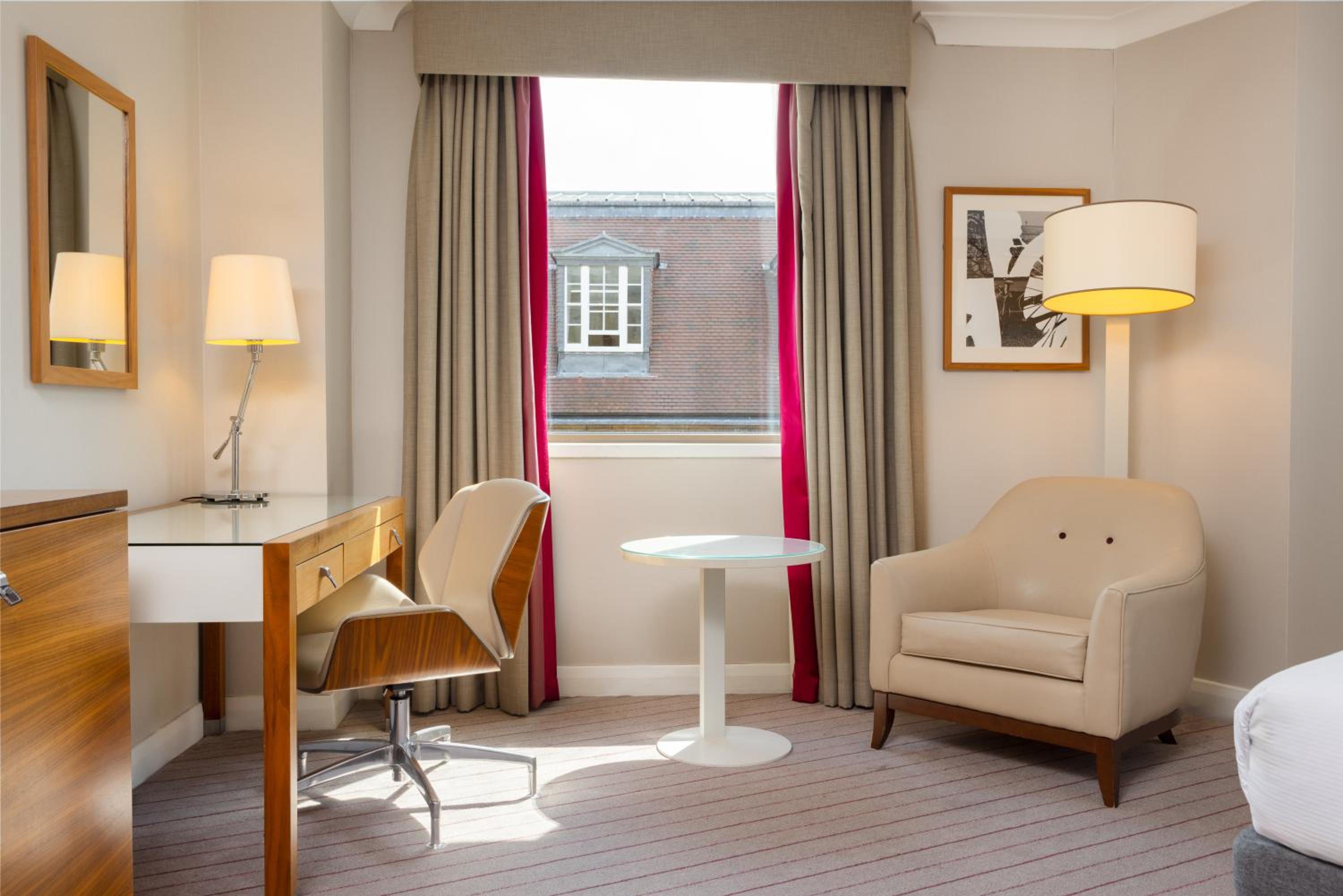 Executive Corner King Room with View - Photo 9