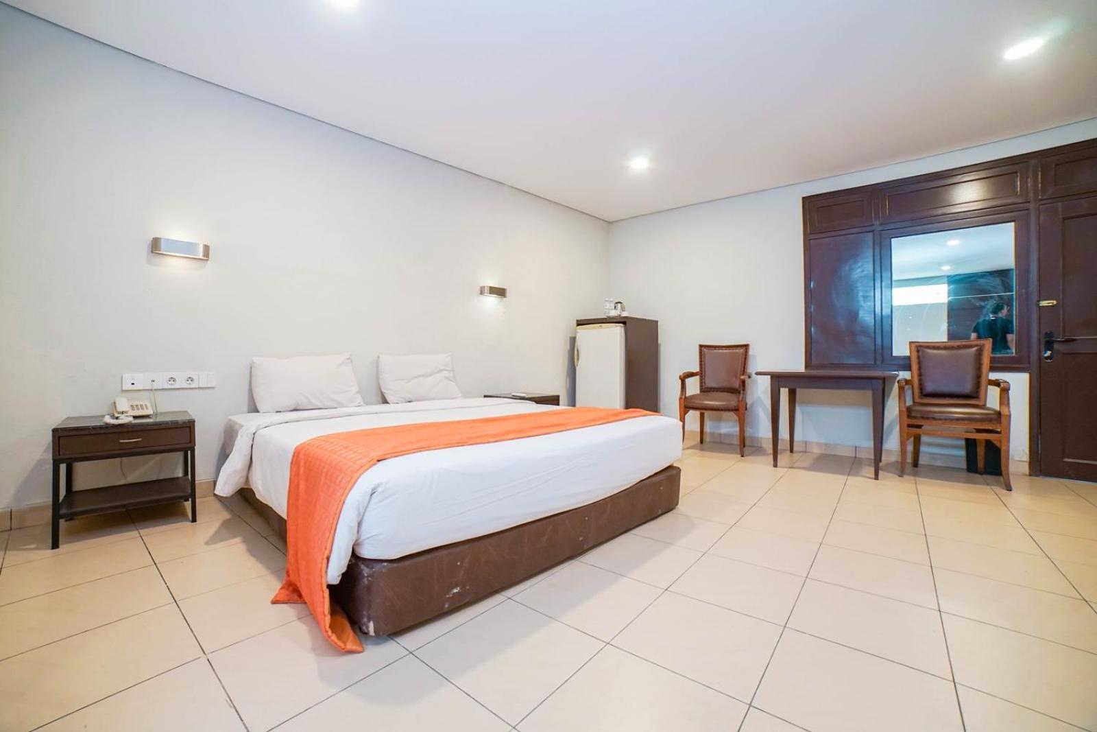 Suite - Photo 1