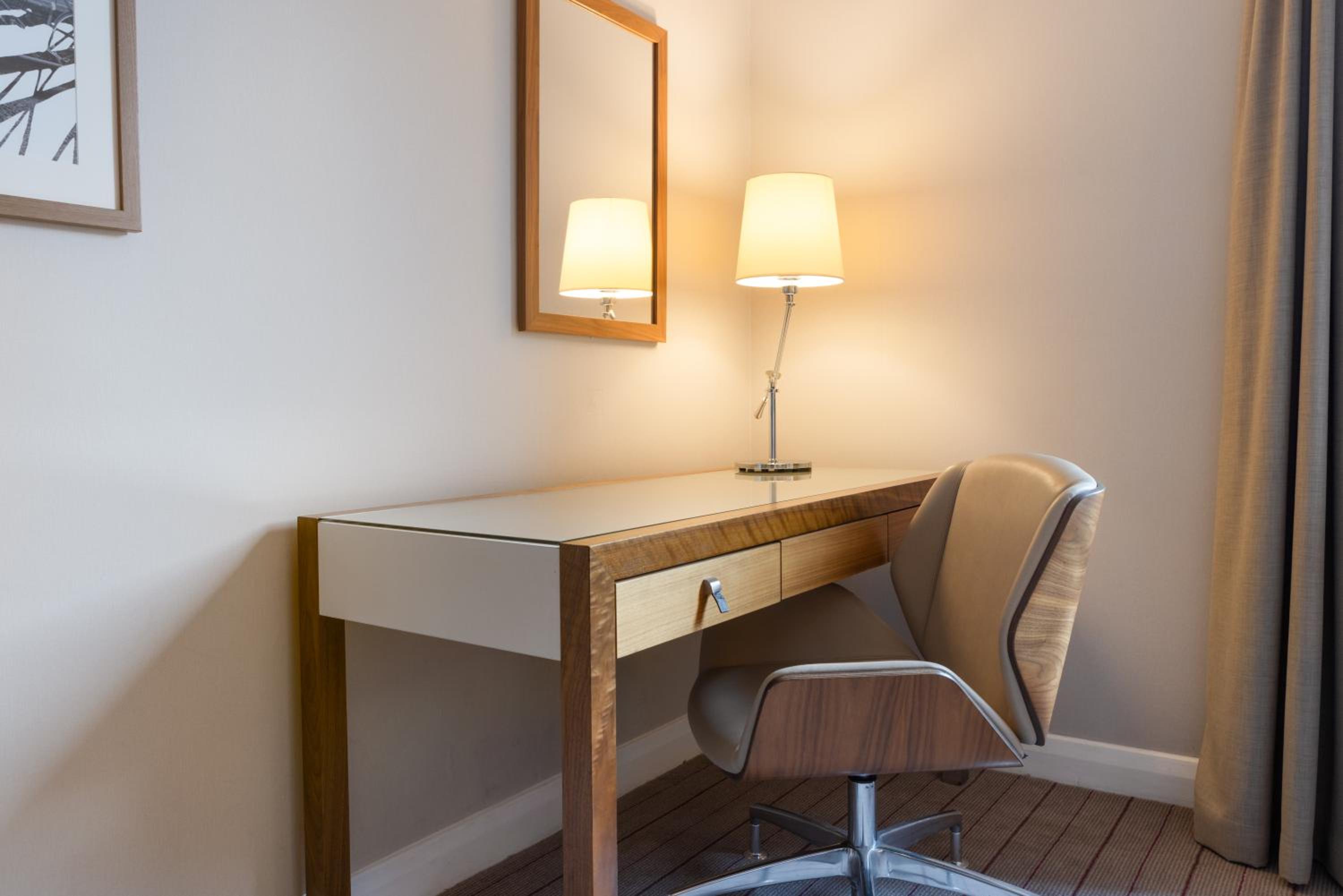 King Guest Room - Photo 8