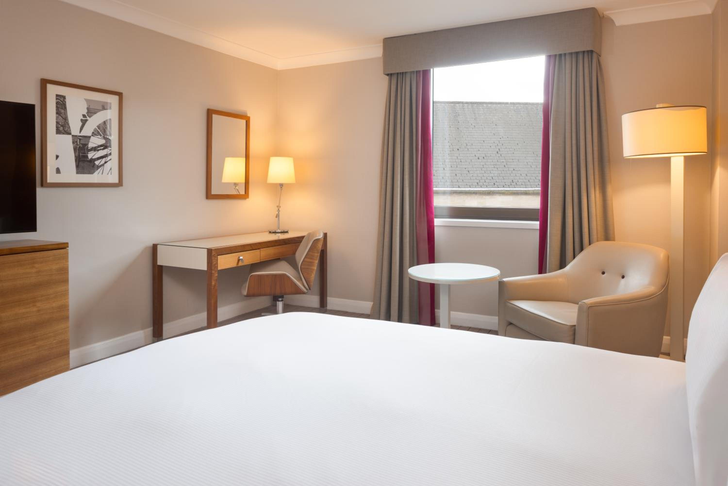 King Guest Room - Photo 7