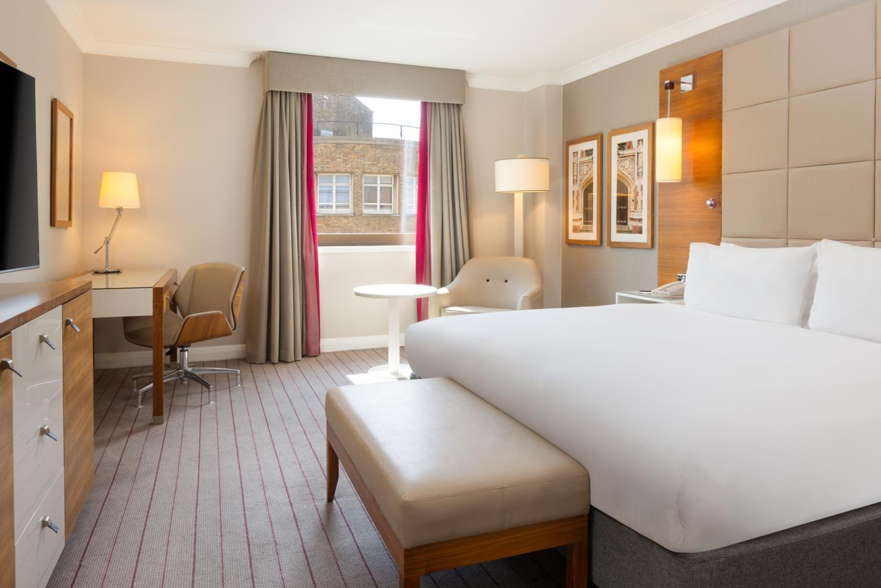 King Guest Room - Photo 6