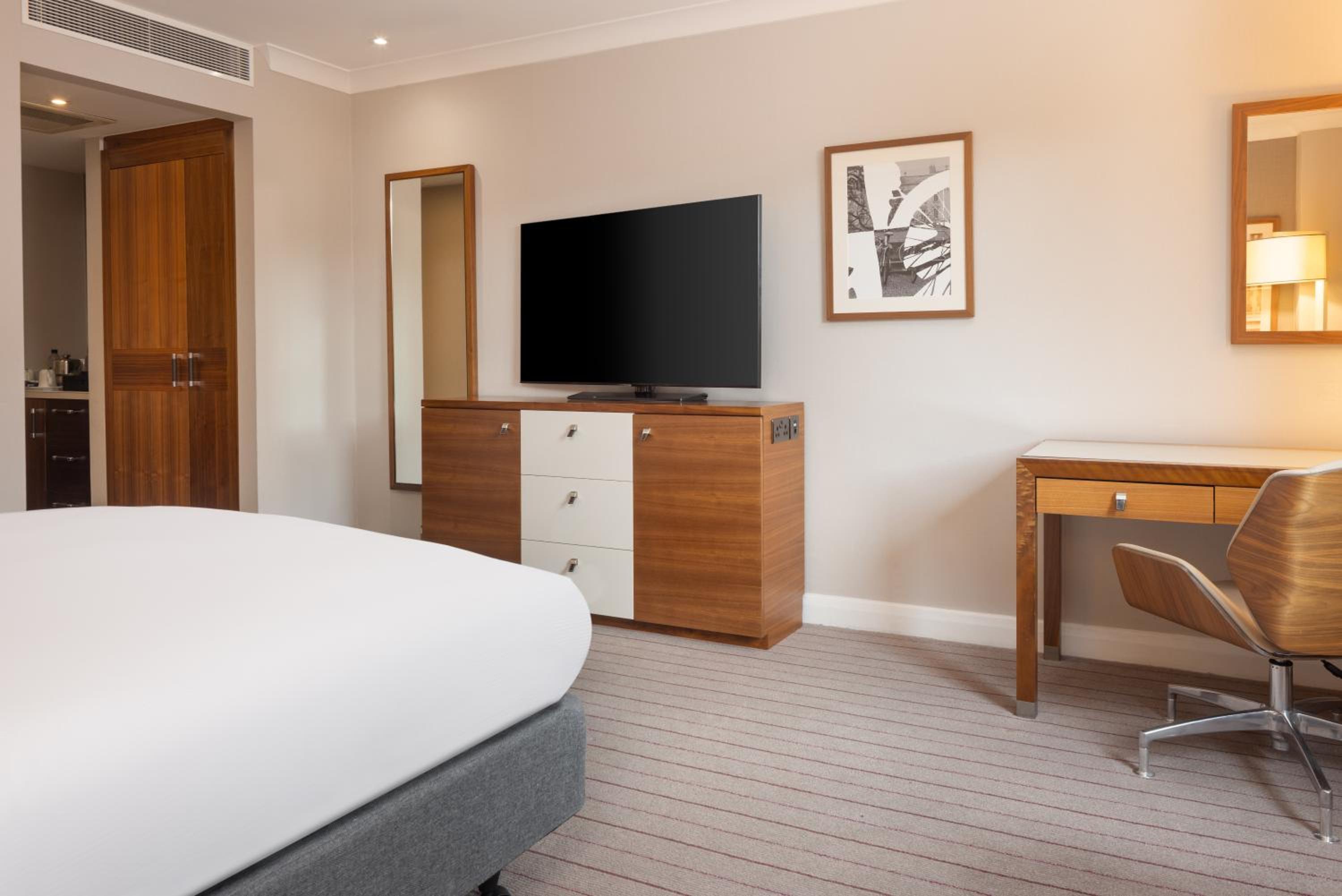 King Guest Room - Photo 5