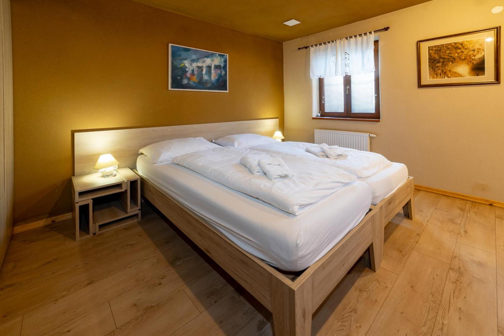 Double Room with Private Bathroom - Photo 4