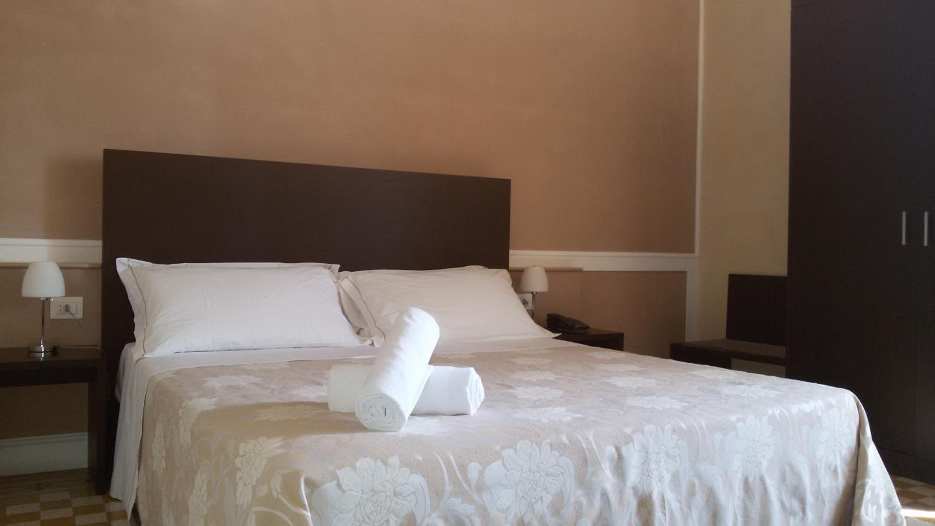 Double Room - Photo 9