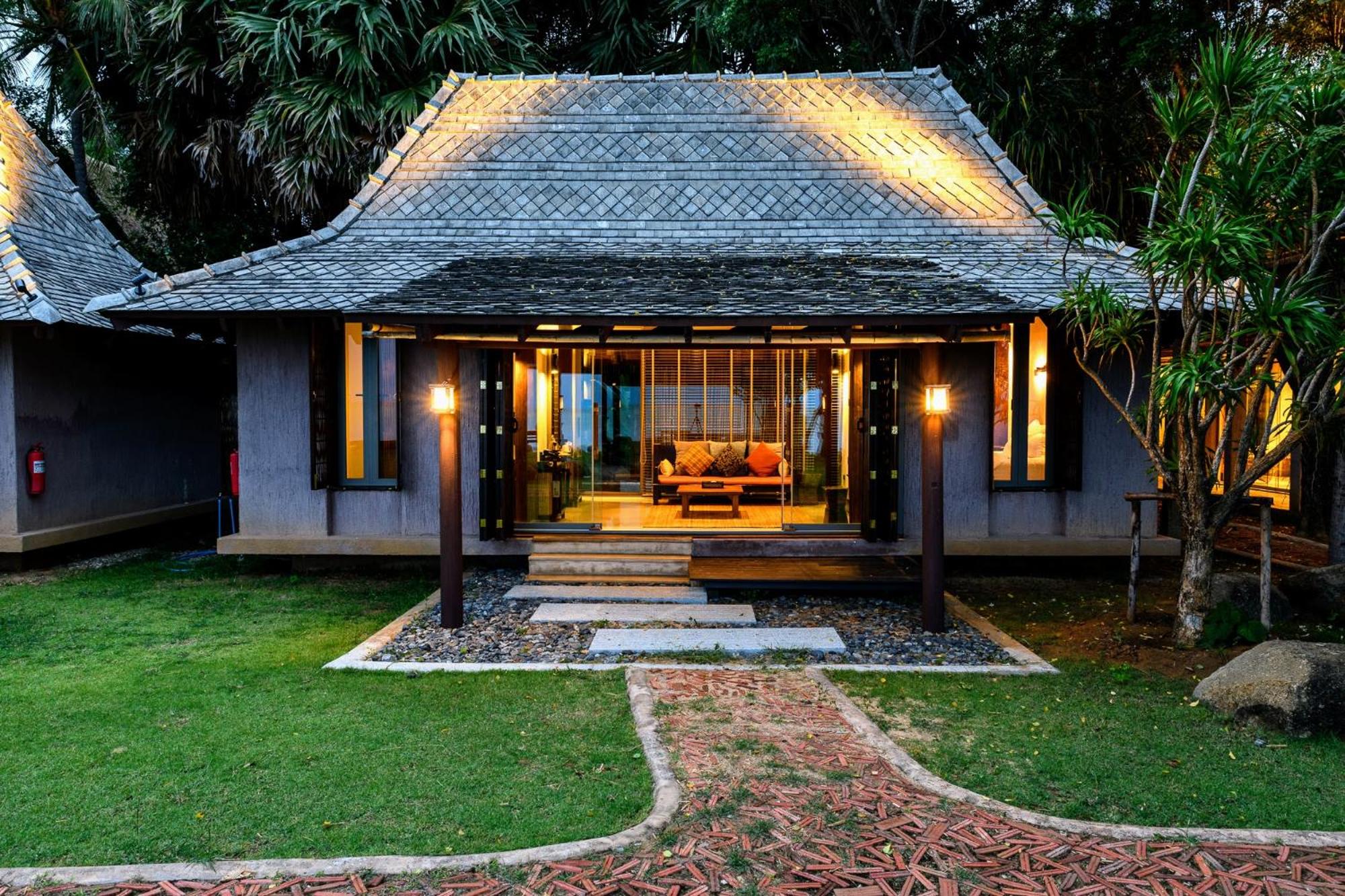 Beachfront Villa with Plunge Pool - Photo 10