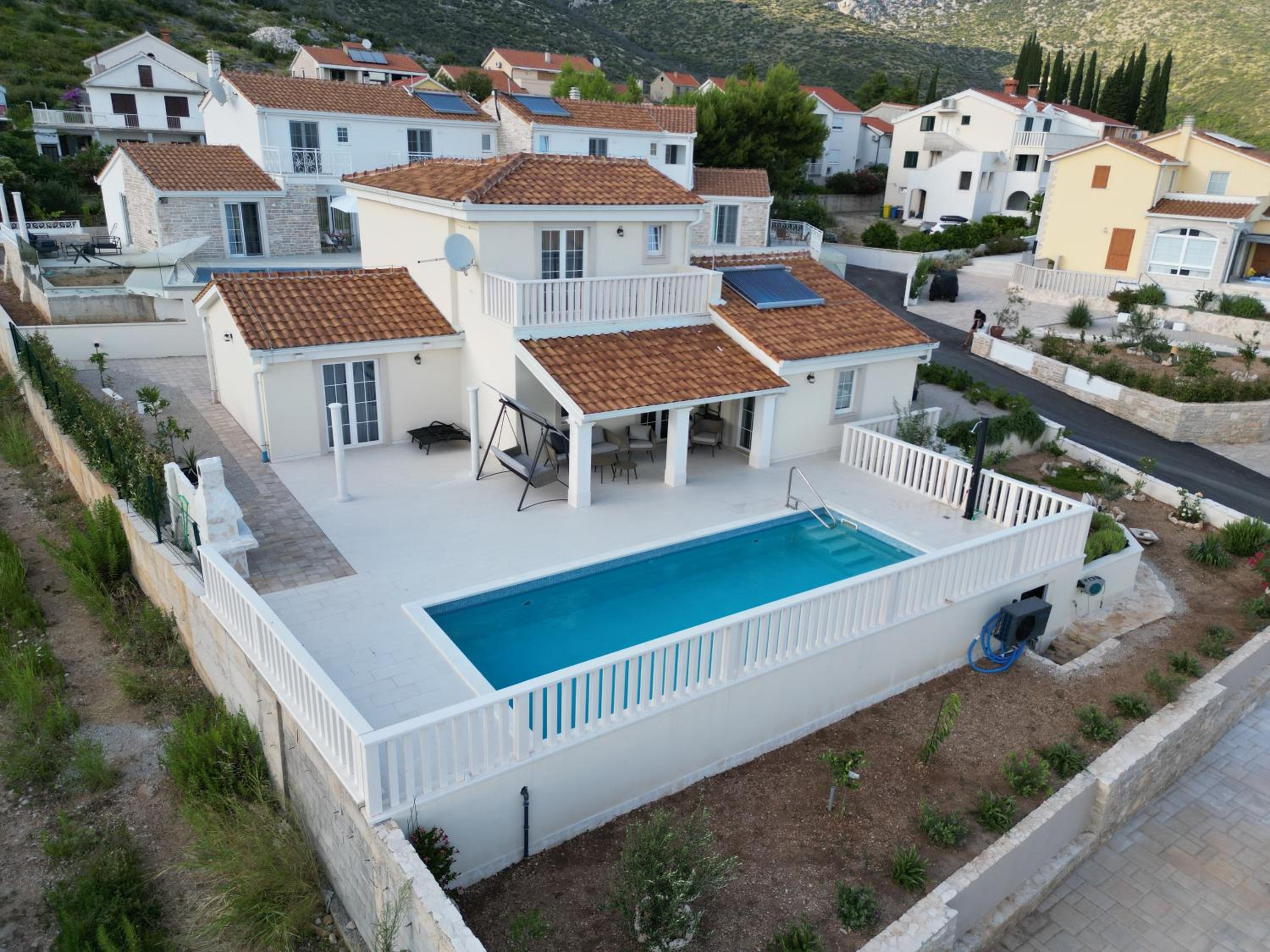 Three-Bedroom Villa photo 2