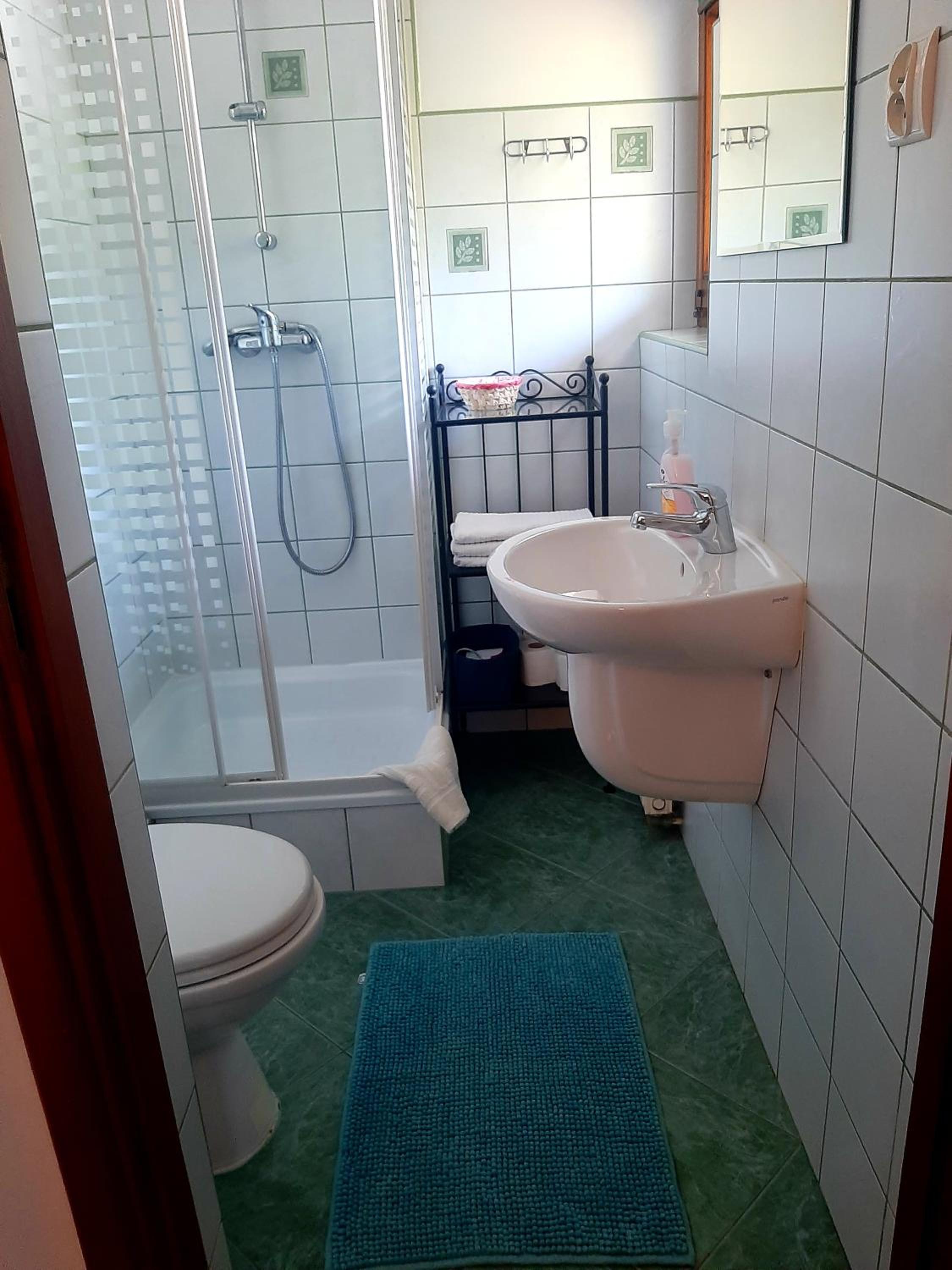 Double Room with Balcony - Photo 3