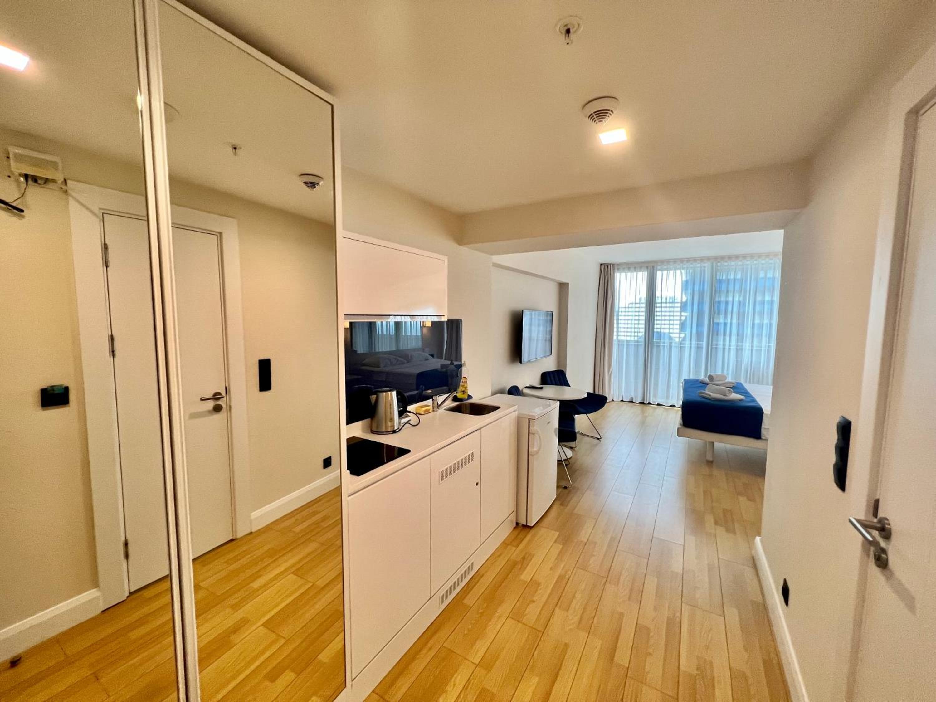 Deluxe King Studio